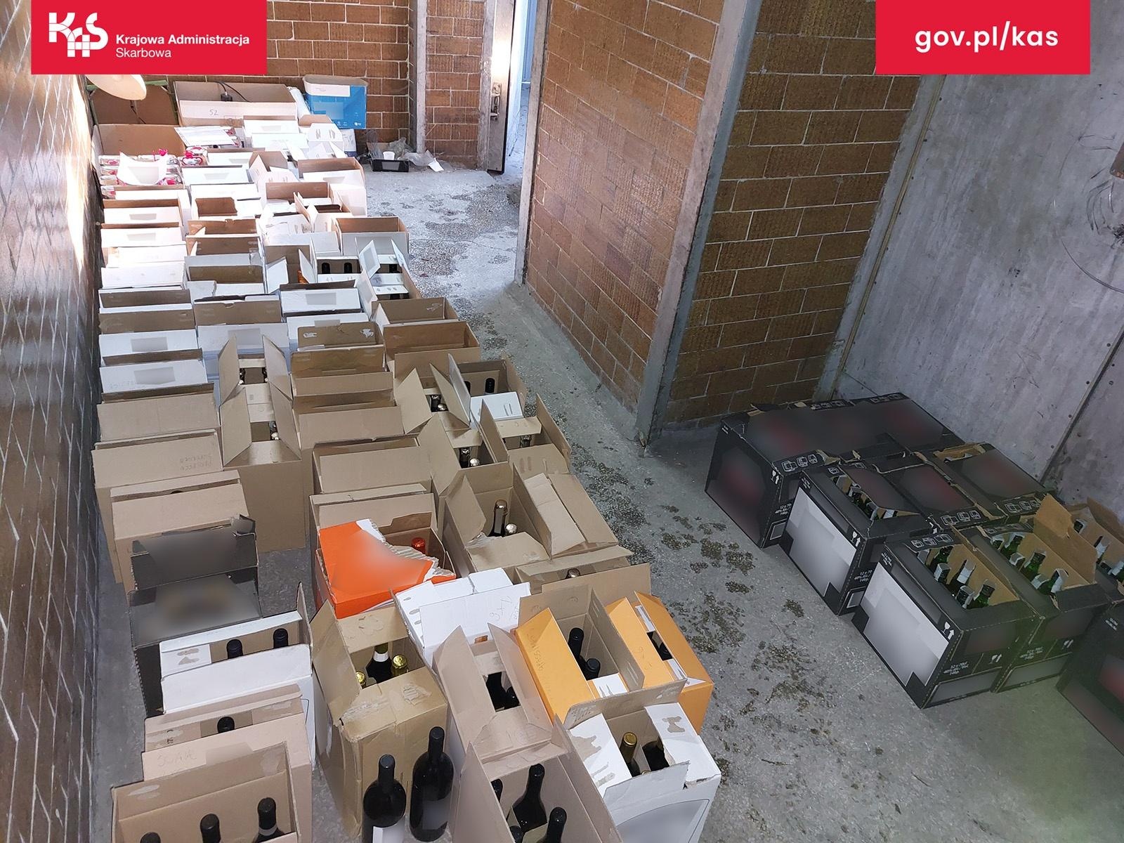 Zdjęcie w galerii na portalu naszwodzislaw.com: Białorusin zatrzymany w Godowie. Przewoził ponad 400 litrów alkoholu bez polskich znaków akcyzy wiadomości z regionu