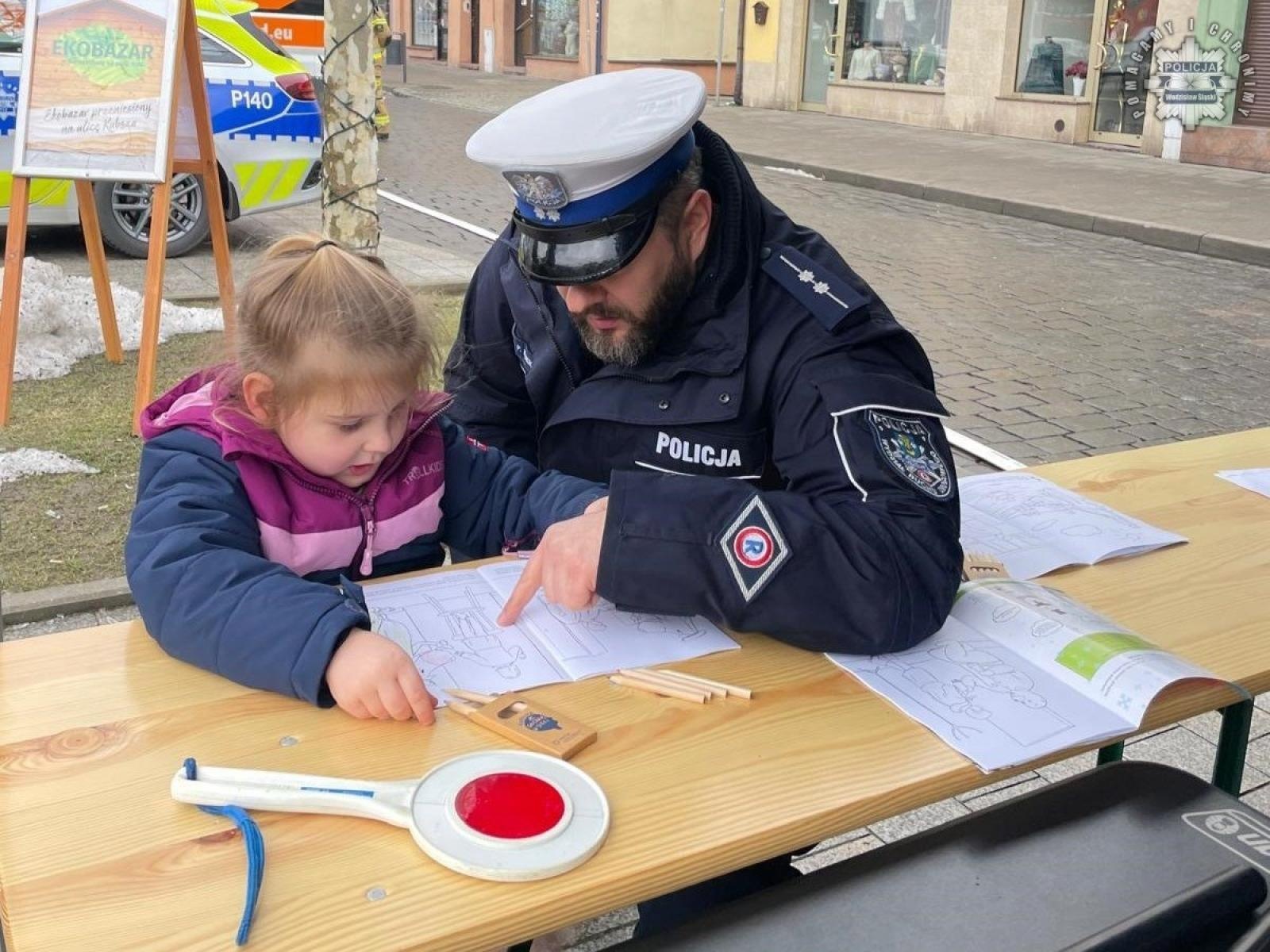 Zdjęcie w galerii na portalu naszwodzislaw.com: Wodzisławscy policjanci zagrali z WOŚP wiadomości z regionu