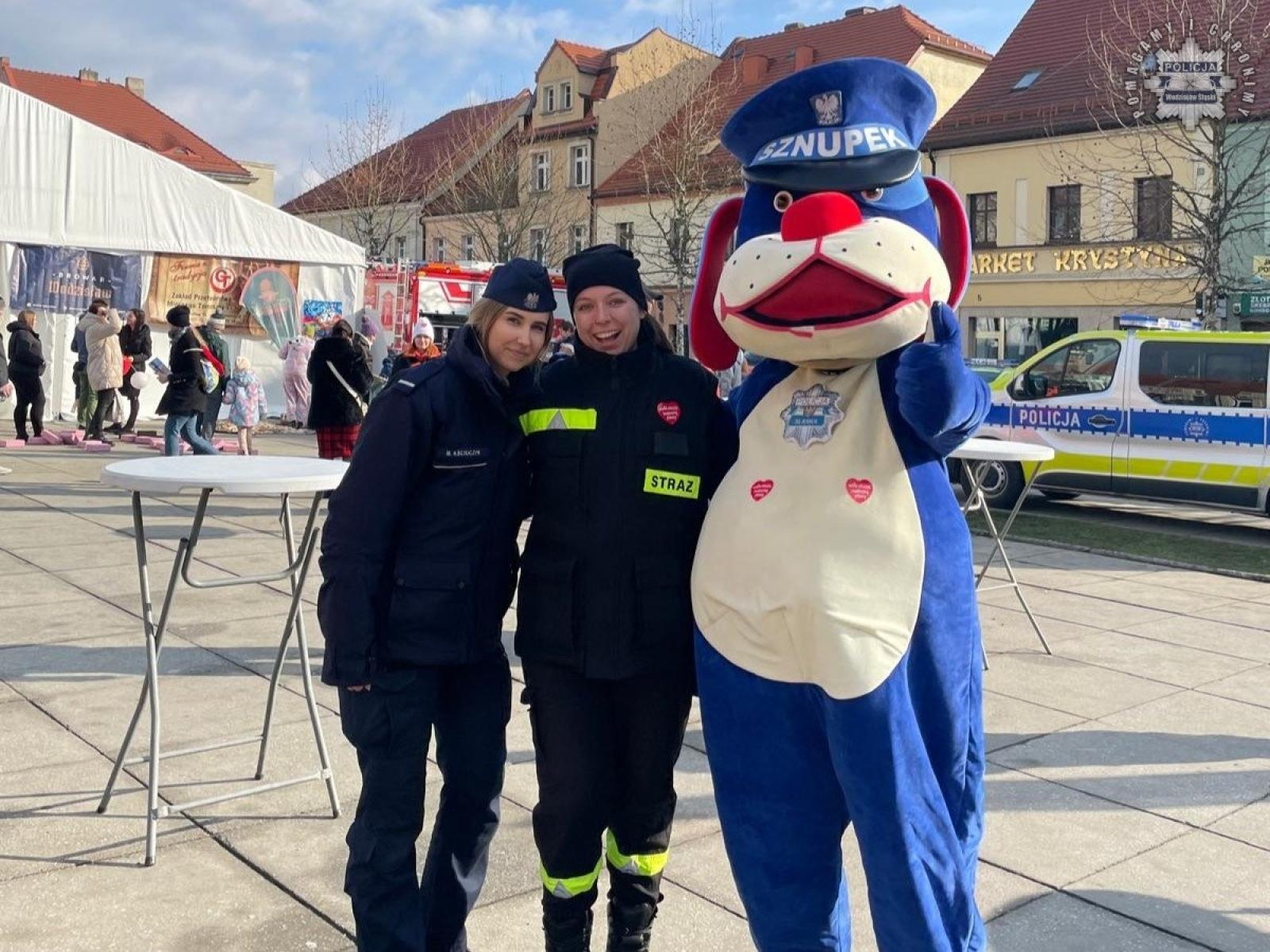 Zdjęcie w galerii na portalu naszwodzislaw.com: Wodzisławscy policjanci zagrali z WOŚP wiadomości z regionu