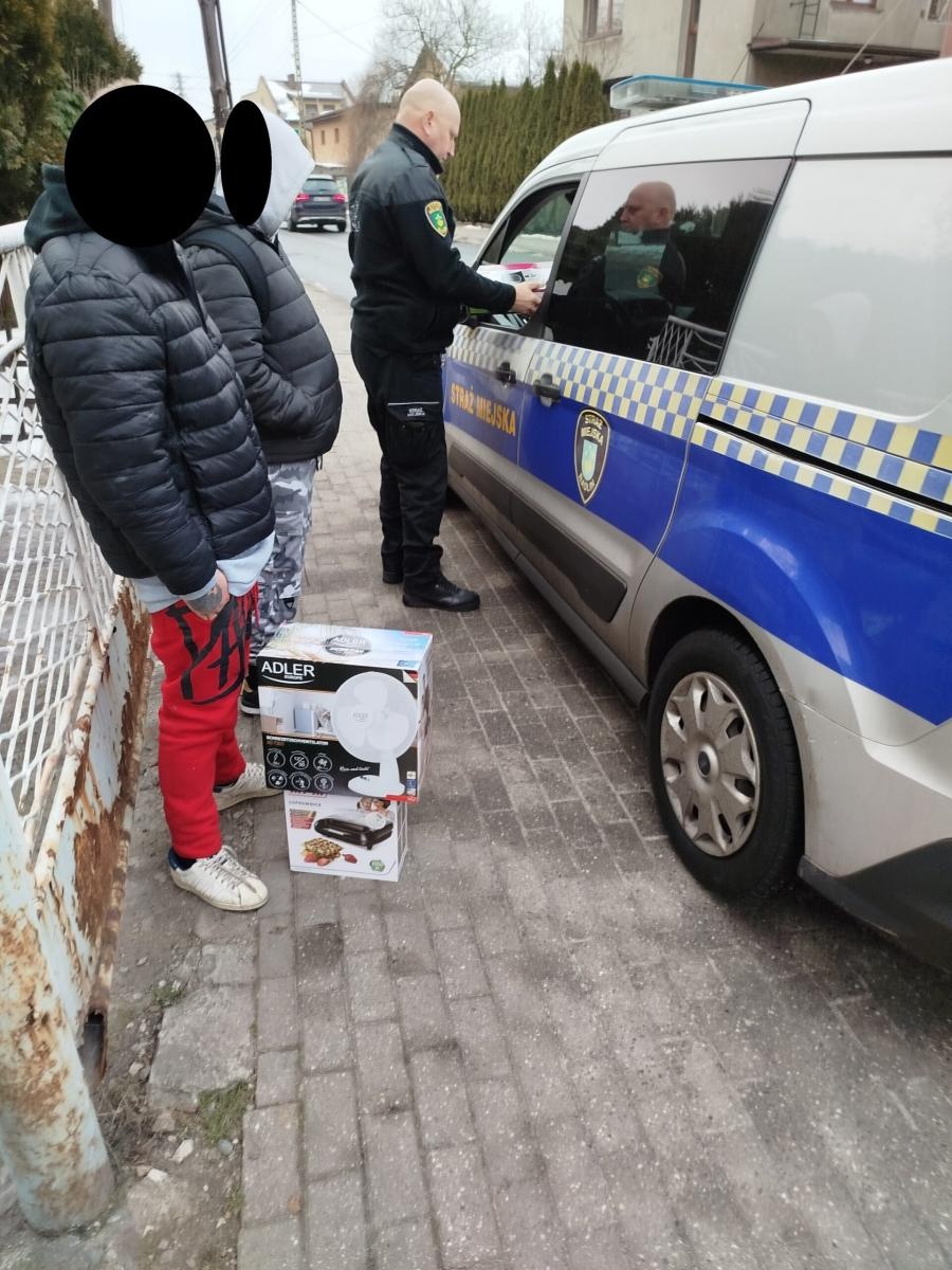 Zdjęcie w galerii na portalu naszwodzislaw.com: Radlin. Kradziony sprzęt chciał opchnąć strażnikom. Ci nie dali się nabrać i wezwali policję wiadomości z regionu