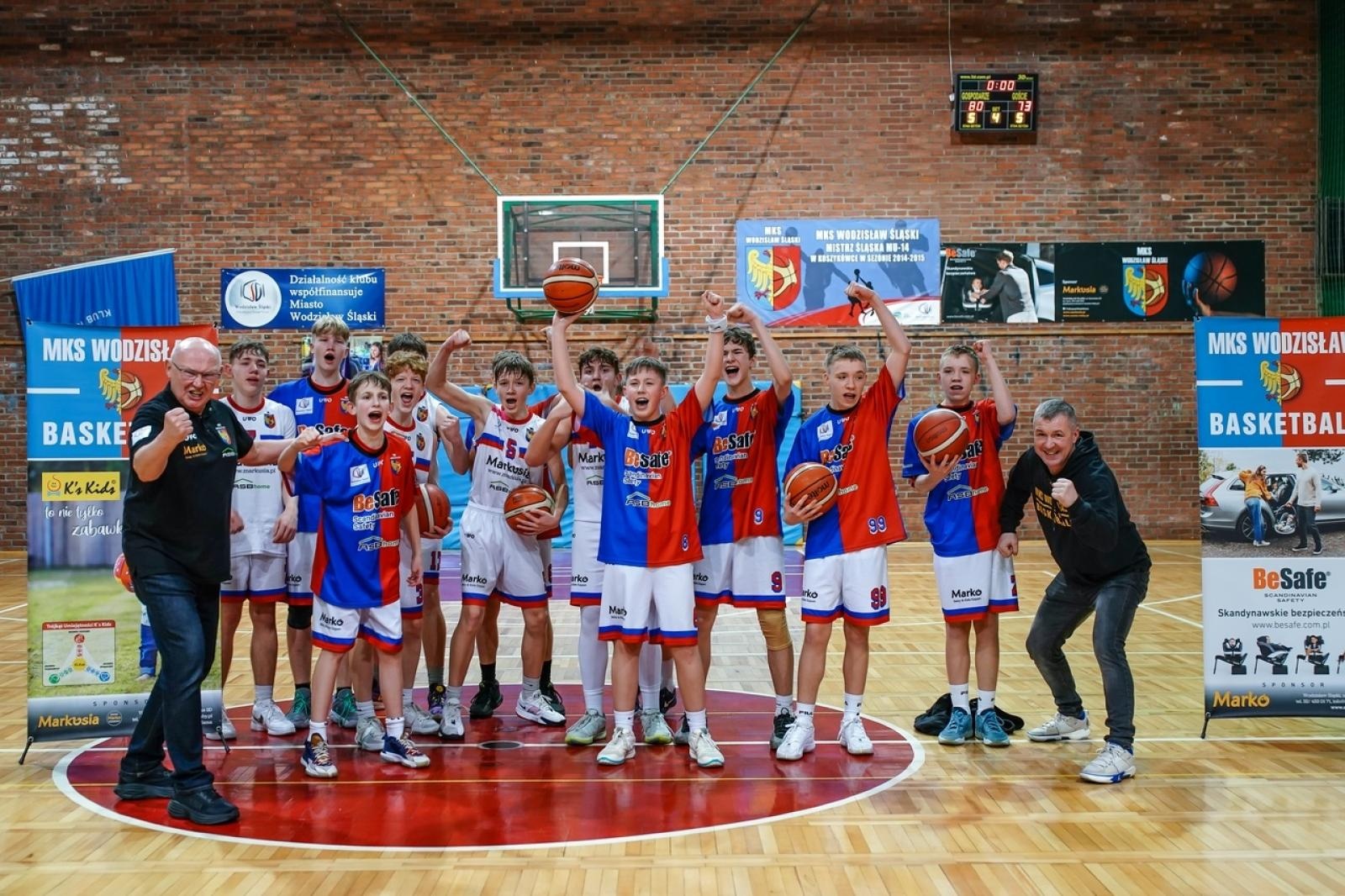 Zdjęcie w galerii na portalu naszwodzislaw.com: MKS Wodzisław Śląski w półfinale play-off! Wielkie emocje w decydującym meczu z Dąbrową Górniczą wiadomości z regionu
