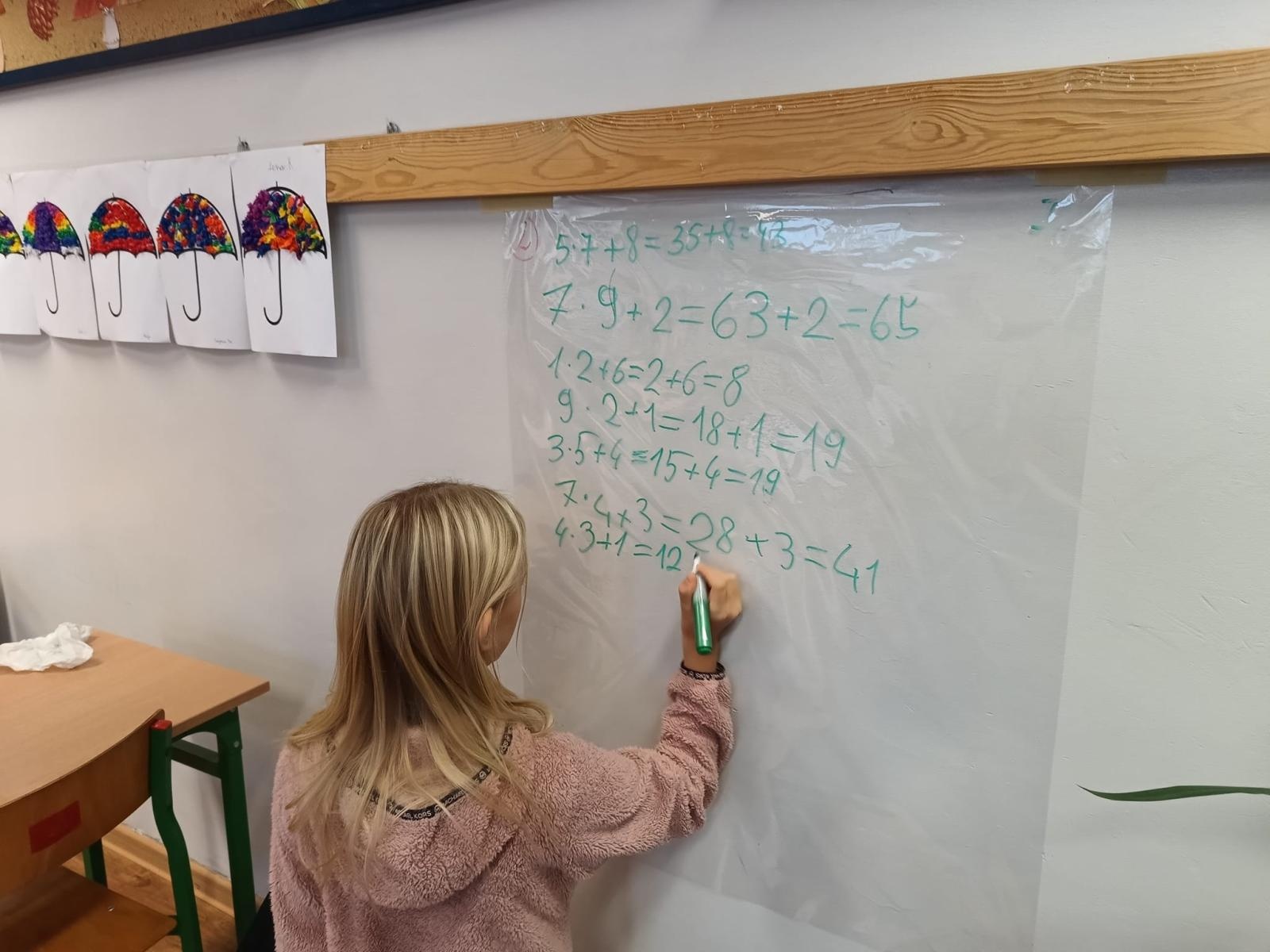 Zdjęcie w galerii na portalu naszwodzislaw.com: Włączamy wyższy poziom edukacji. Projekt w SP1 i SP2 wiadomości z regionu