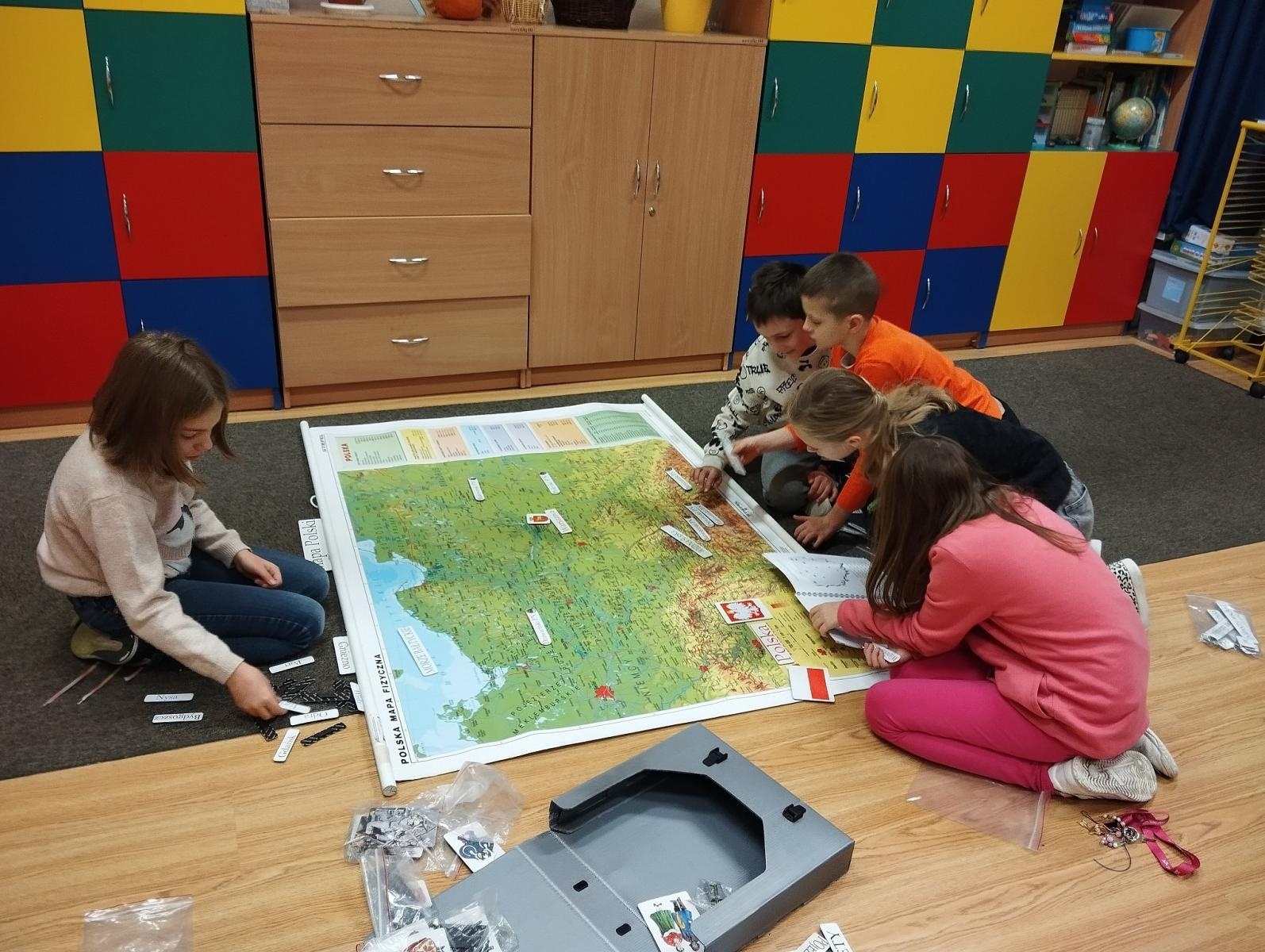 Zdjęcie w galerii na portalu naszwodzislaw.com: Włączamy wyższy poziom edukacji. Projekt w SP1 i SP2 wiadomości z regionu