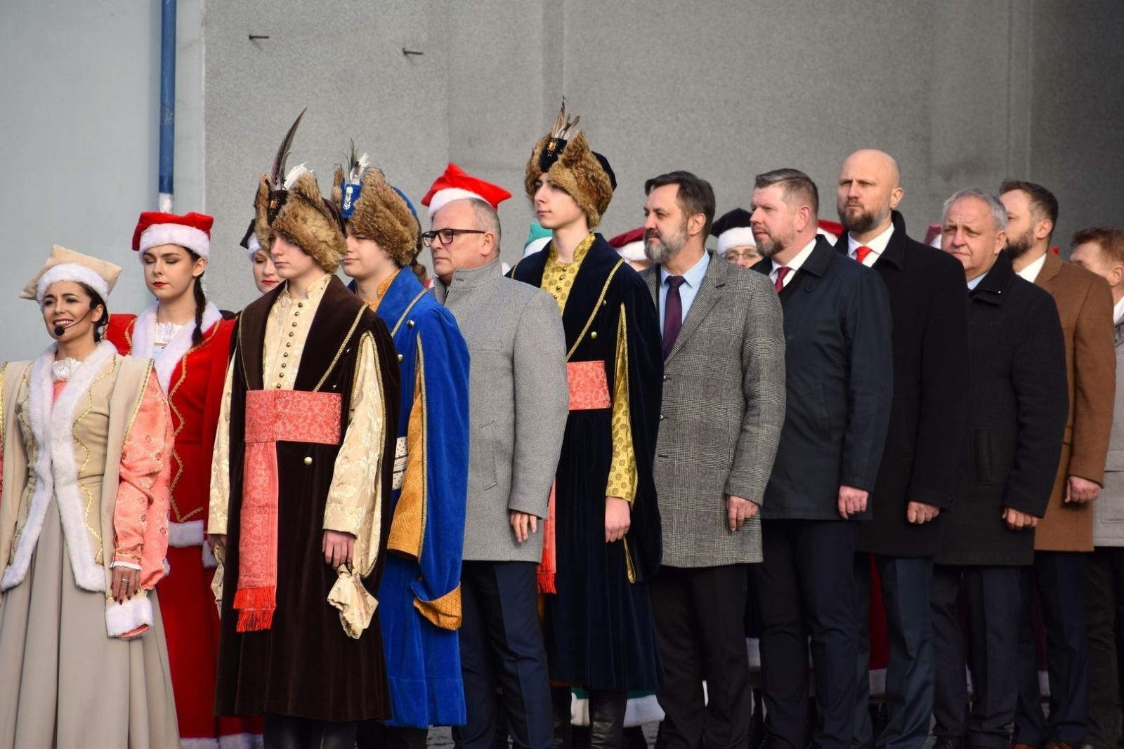 Zdjęcie w galerii na portalu naszwodzislaw.com: Tanecznym krokiem wkroczyli w dorosłość [FOTO] wiadomości z regionu
