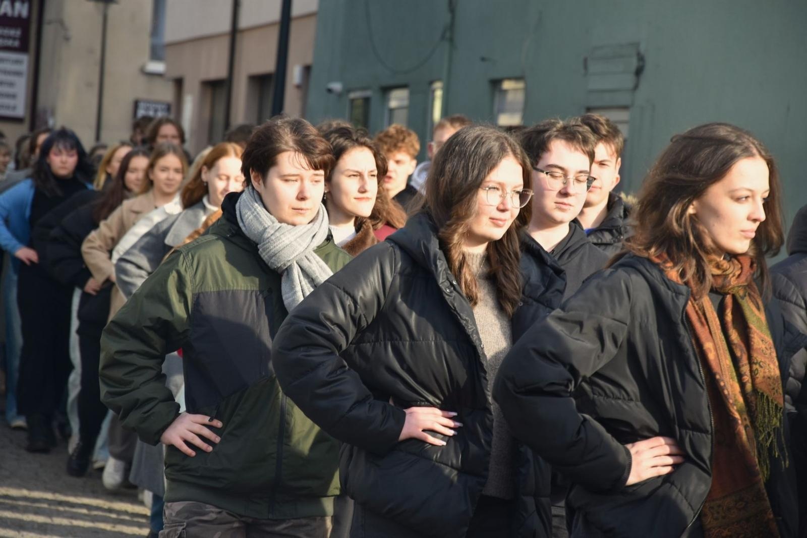 Zdjęcie w galerii na portalu naszwodzislaw.com: Tanecznym krokiem wkroczyli w dorosłość [FOTO] wiadomości z regionu