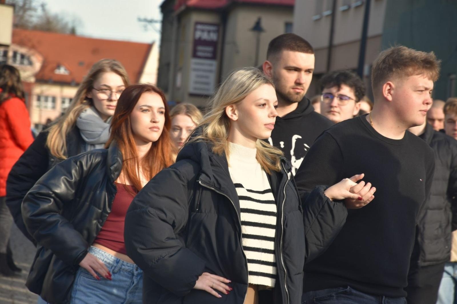 Zdjęcie w galerii na portalu naszwodzislaw.com: Tanecznym krokiem wkroczyli w dorosłość [FOTO] wiadomości z regionu