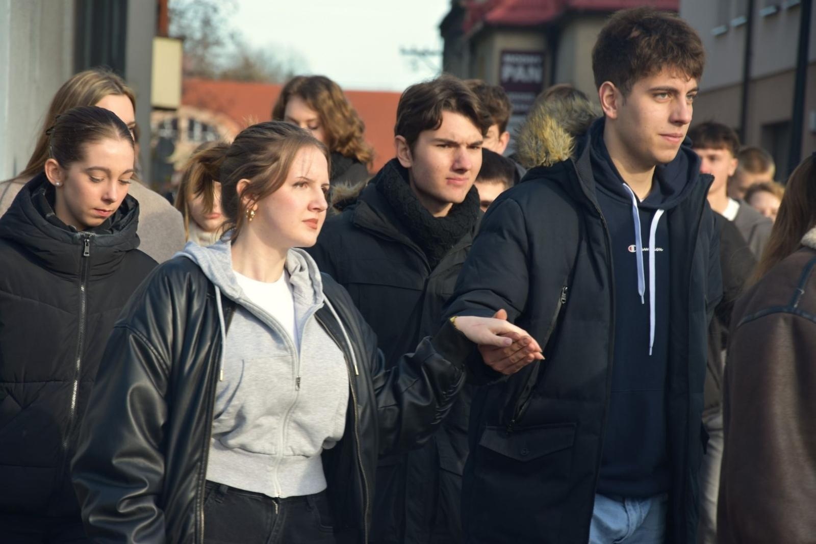 Zdjęcie w galerii na portalu naszwodzislaw.com: Tanecznym krokiem wkroczyli w dorosłość [FOTO] wiadomości z regionu
