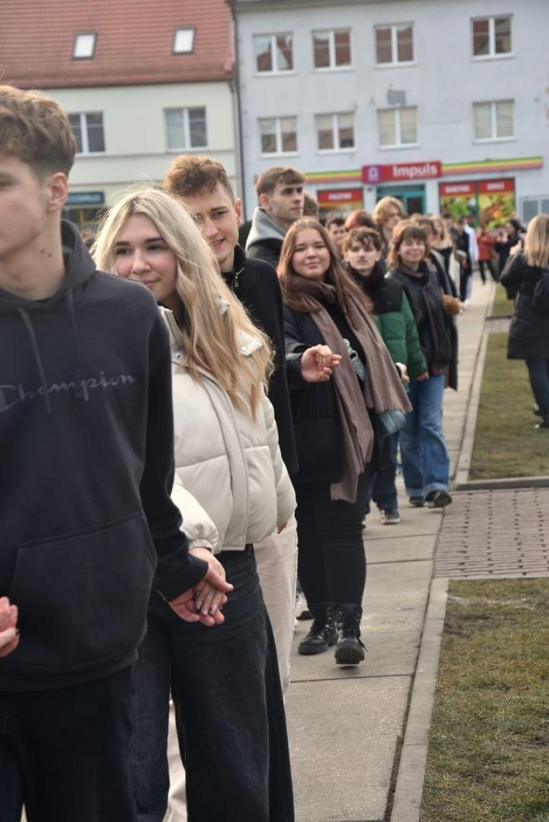 Zdjęcie w galerii na portalu naszwodzislaw.com: Tanecznym krokiem wkroczyli w dorosłość [FOTO] wiadomości z regionu