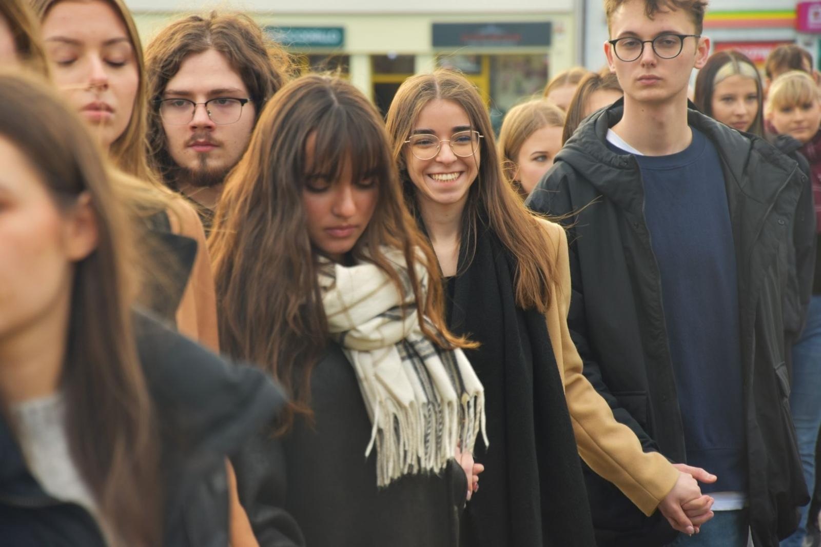 Zdjęcie w galerii na portalu naszwodzislaw.com: Tanecznym krokiem wkroczyli w dorosłość [FOTO] wiadomości z regionu