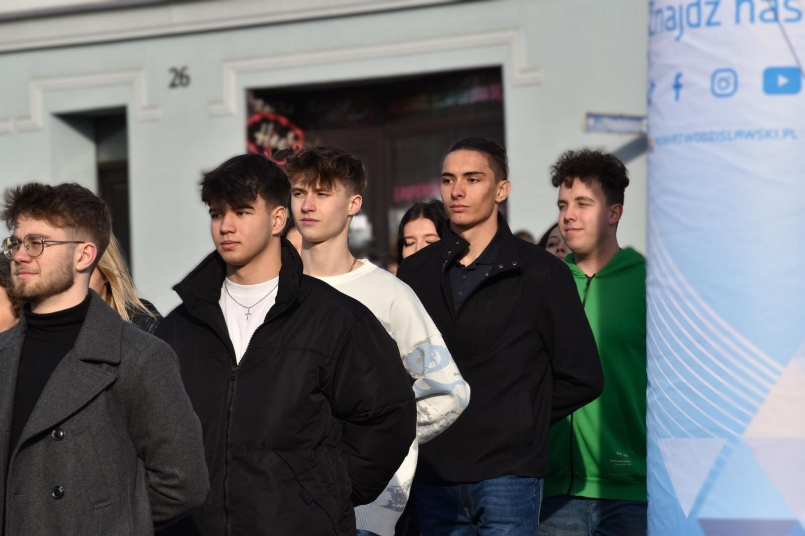 Zdjęcie w galerii na portalu naszwodzislaw.com: Tanecznym krokiem wkroczyli w dorosłość [FOTO] wiadomości z regionu