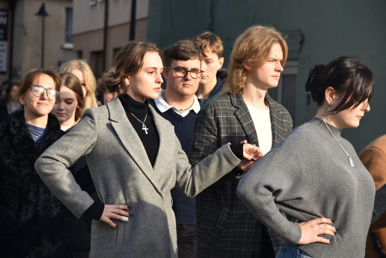 Zdjęcie w galerii na portalu naszwodzislaw.com: Tanecznym krokiem wkroczyli w dorosłość [FOTO] wiadomości z regionu