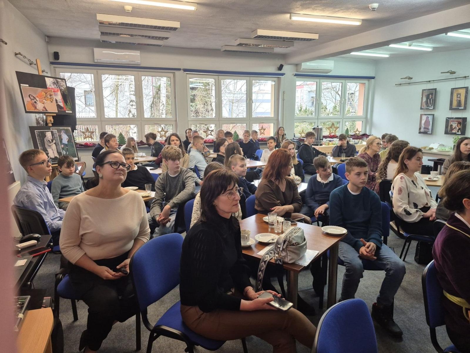 Zdjęcie w galerii na portalu naszwodzislaw.com: Ubierz się w książkę! Znamy zwycięzców konkursu wiadomości z regionu