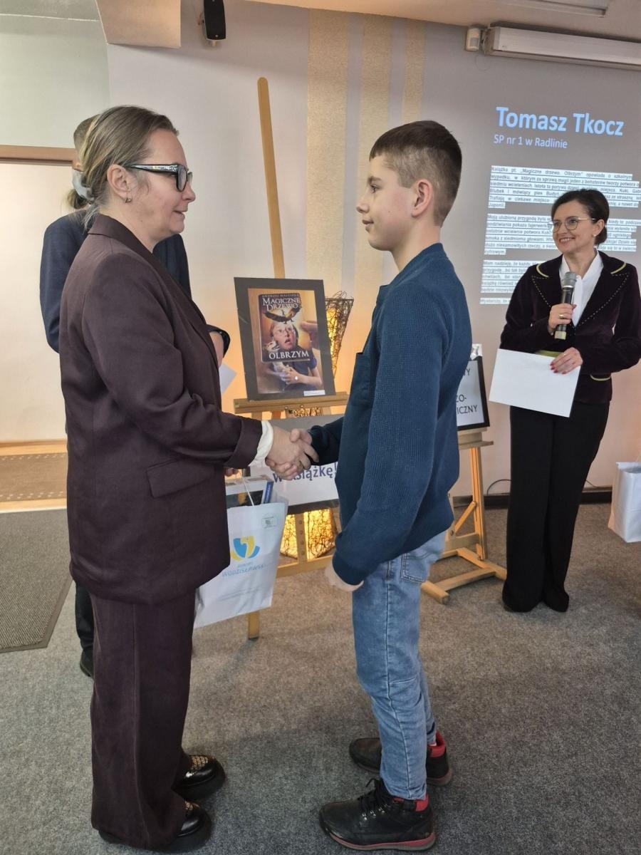 Zdjęcie w galerii na portalu naszwodzislaw.com: Ubierz się w książkę! Znamy zwycięzców konkursu wiadomości z regionu