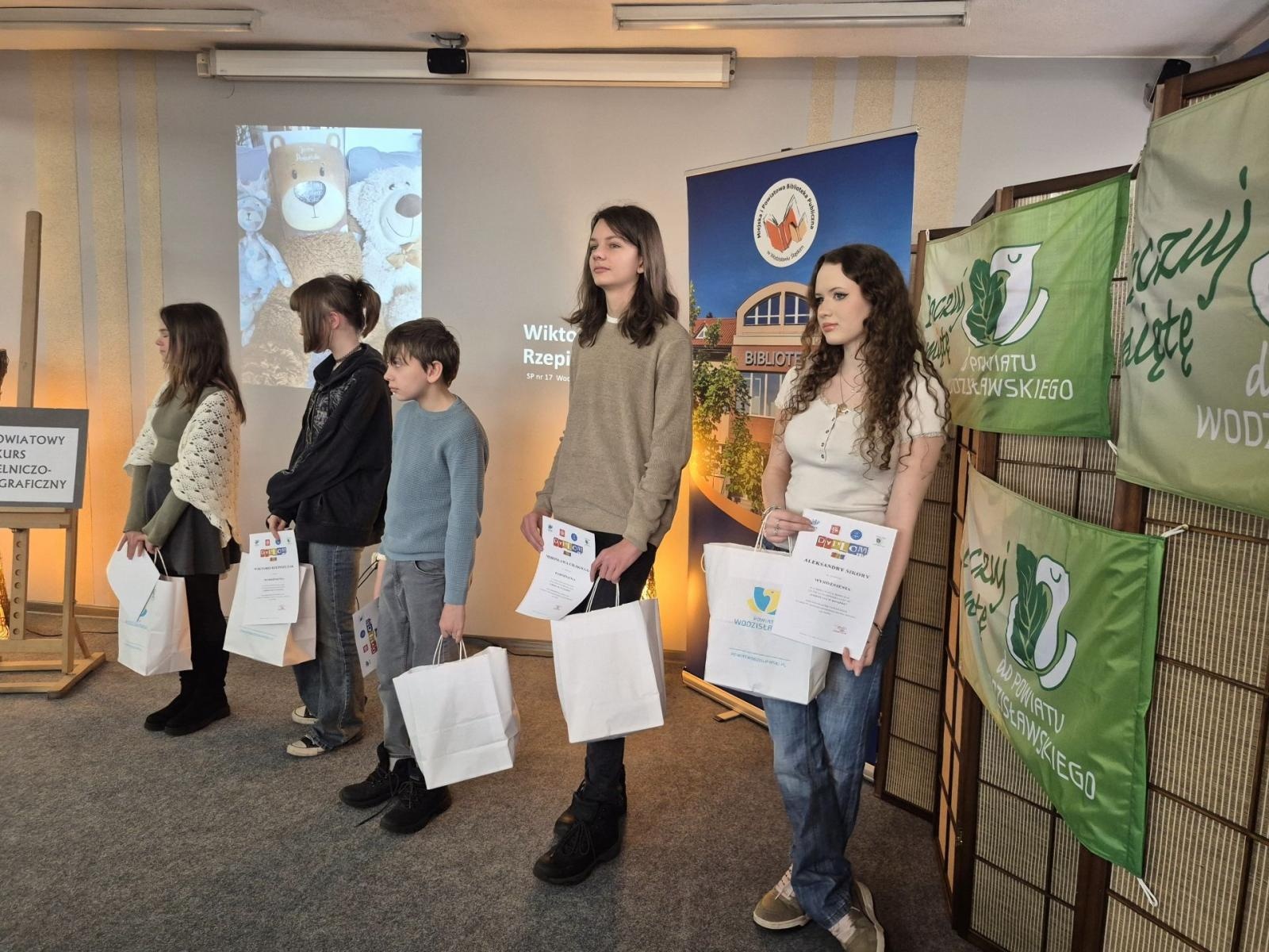 Zdjęcie w galerii na portalu naszwodzislaw.com: Ubierz się w książkę! Znamy zwycięzców konkursu wiadomości z regionu