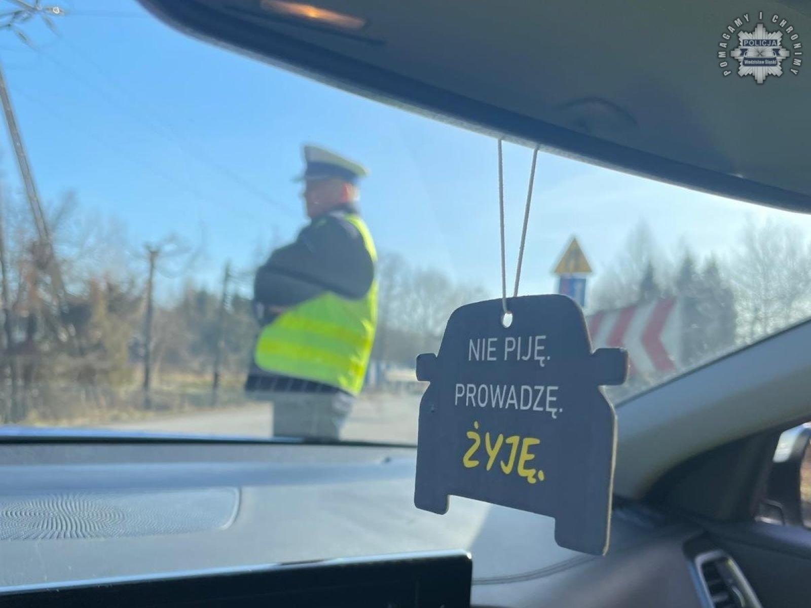 Zdjęcie w galerii na portalu naszwodzislaw.com: Nie piję. Prowadzę. Żyję. Akcja profilaktyczna podczas działań Trzeźwość wiadomości z regionu