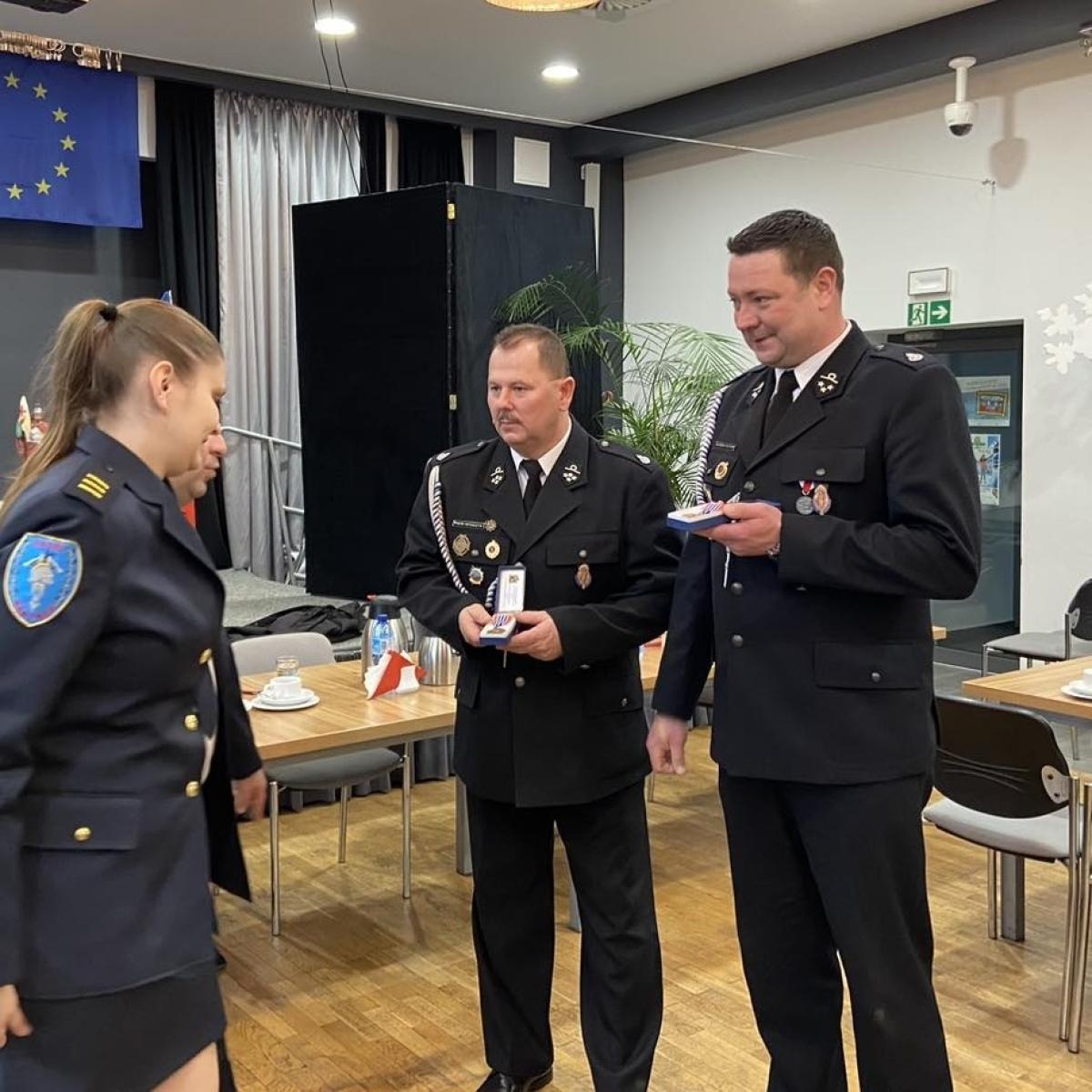 Zdjęcie w galerii na portalu naszwodzislaw.com: Posłanka z Czech podziękowała strażakom z Gorzyc za ich ofiarność wiadomości z regionu