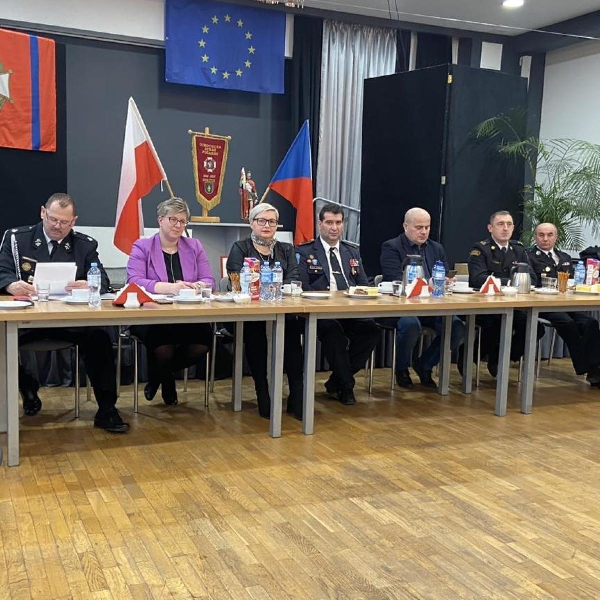 Zdjęcie w galerii na portalu naszwodzislaw.com: Posłanka z Czech podziękowała strażakom z Gorzyc za ich ofiarność wiadomości z regionu