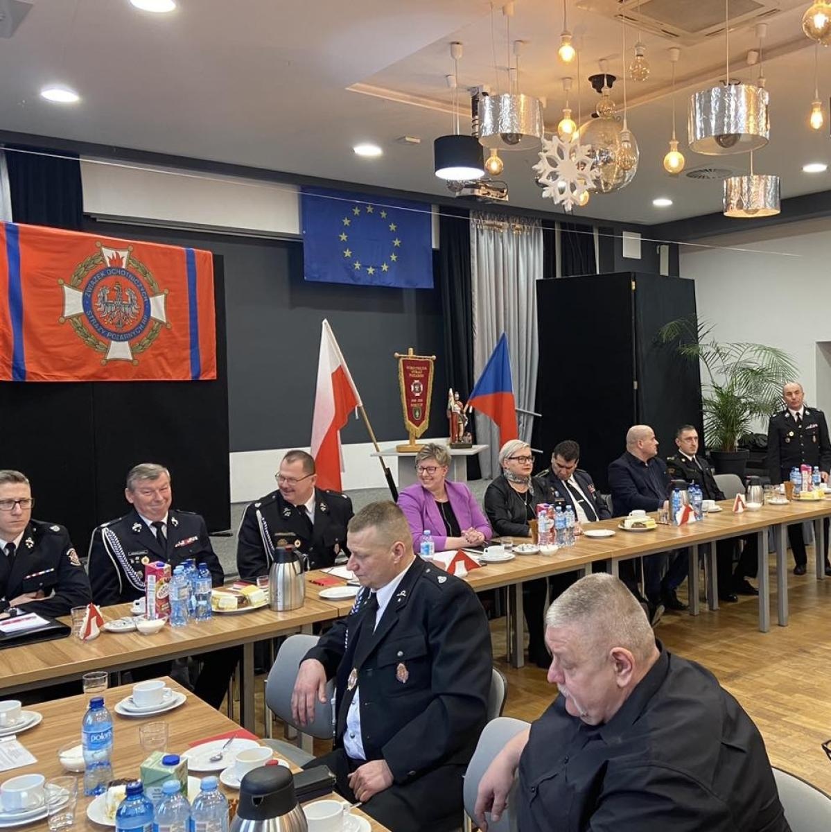 Zdjęcie w galerii na portalu naszwodzislaw.com: Posłanka z Czech podziękowała strażakom z Gorzyc za ich ofiarność wiadomości z regionu