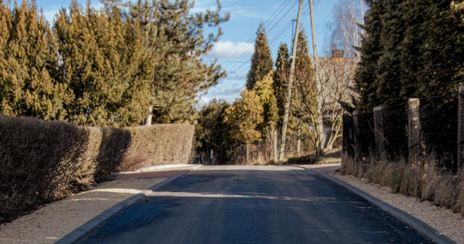 Zdjęcie w galerii na portalu naszwodzislaw.com: Kolejna inwestycja drogowa zrealizowana. Tym razem ulica Bojowników wiadomości z regionu