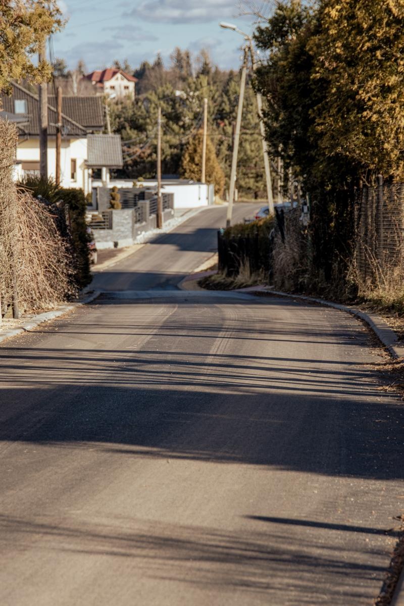 Zdjęcie w galerii na portalu naszwodzislaw.com: Kolejna inwestycja drogowa zrealizowana. Tym razem ulica Bojowników wiadomości z regionu