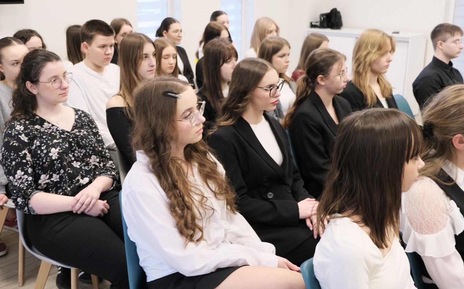 Zdjęcie w galerii na portalu naszwodzislaw.com: Młodzi niosą pomoc i wsparcie wiadomości z regionu