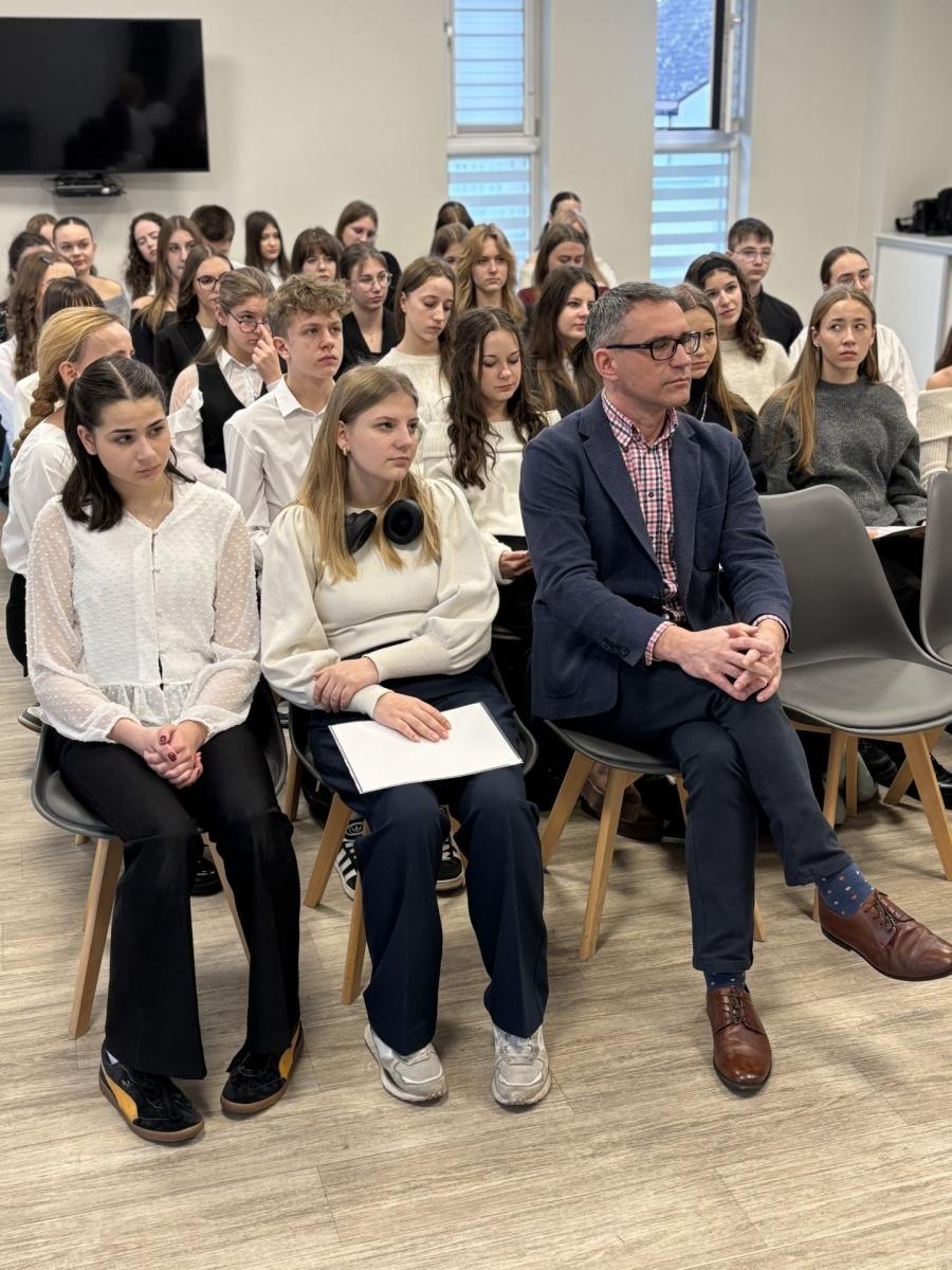 Zdjęcie w galerii na portalu naszwodzislaw.com: Młodzi niosą pomoc i wsparcie wiadomości z regionu