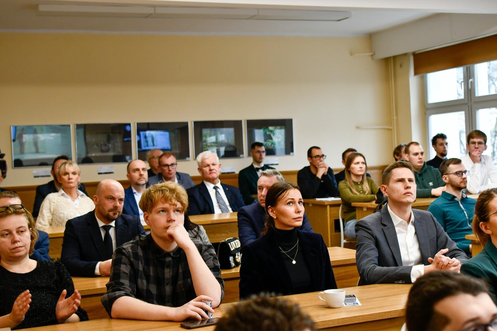 Zdjęcie w galerii na portalu naszwodzislaw.com: Architekci przyszłości z raciborskiej Akademii. Przegląd projektów inżynierskich wiadomości z regionu