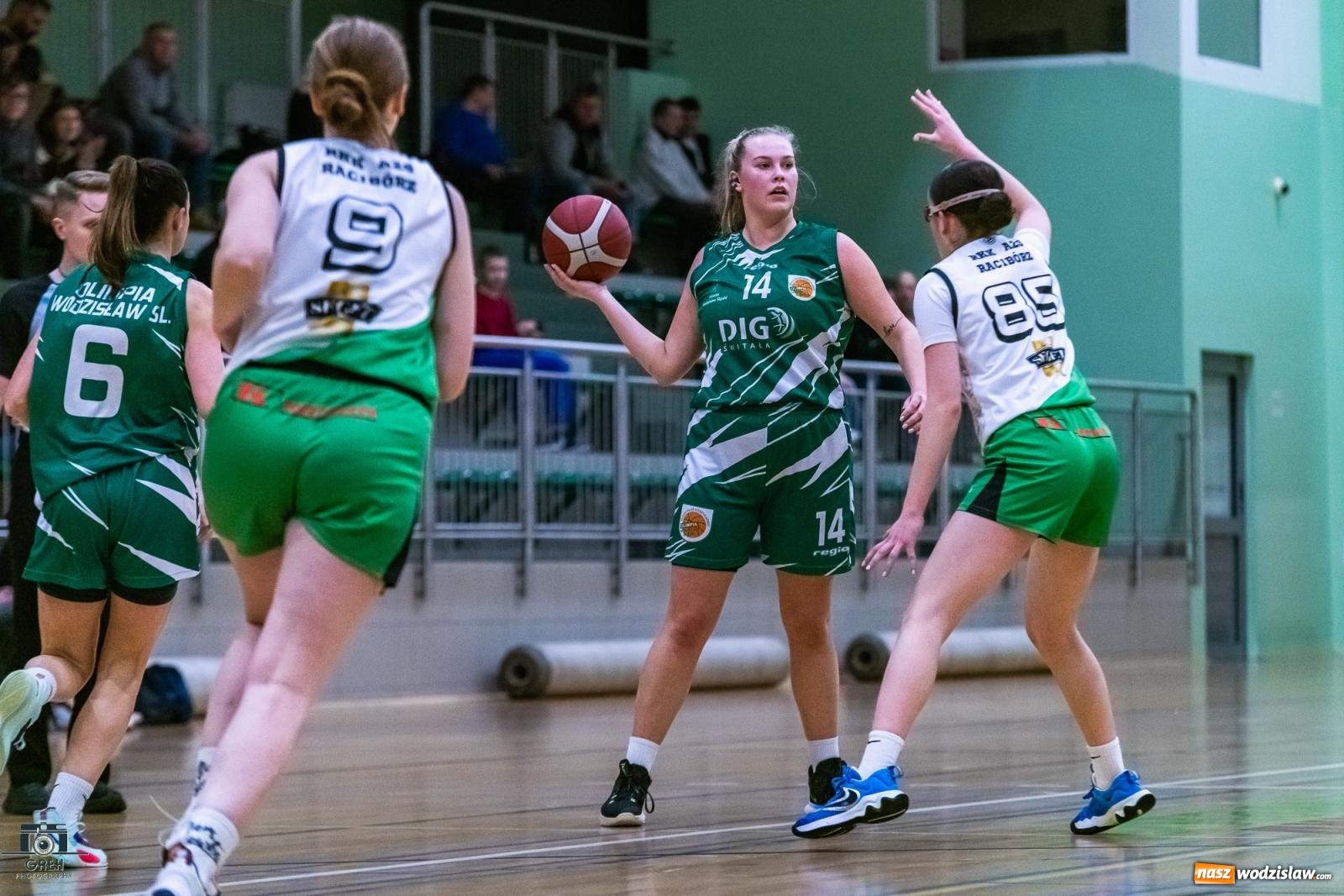 Zdjęcie w galerii na portalu naszwodzislaw.com: Koszykarskie derby regionu dla wodzisławskiej Olimpii [FOTO i WIDEO] wiadomości z regionu