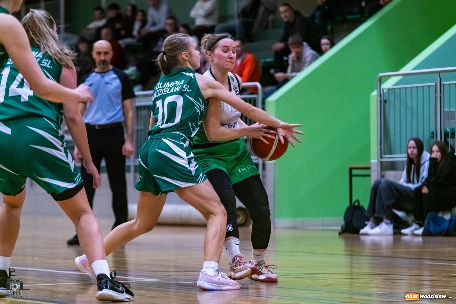 Zdjęcie w galerii na portalu naszwodzislaw.com: Koszykarskie derby regionu dla wodzisławskiej Olimpii [FOTO i WIDEO] wiadomości z regionu