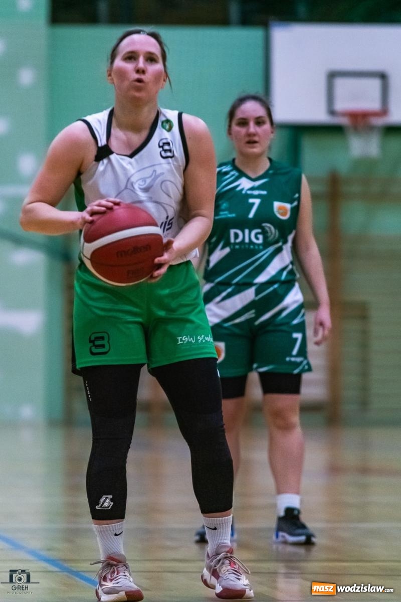 Zdjęcie w galerii na portalu naszwodzislaw.com: Koszykarskie derby regionu dla wodzisławskiej Olimpii [FOTO i WIDEO] wiadomości z regionu