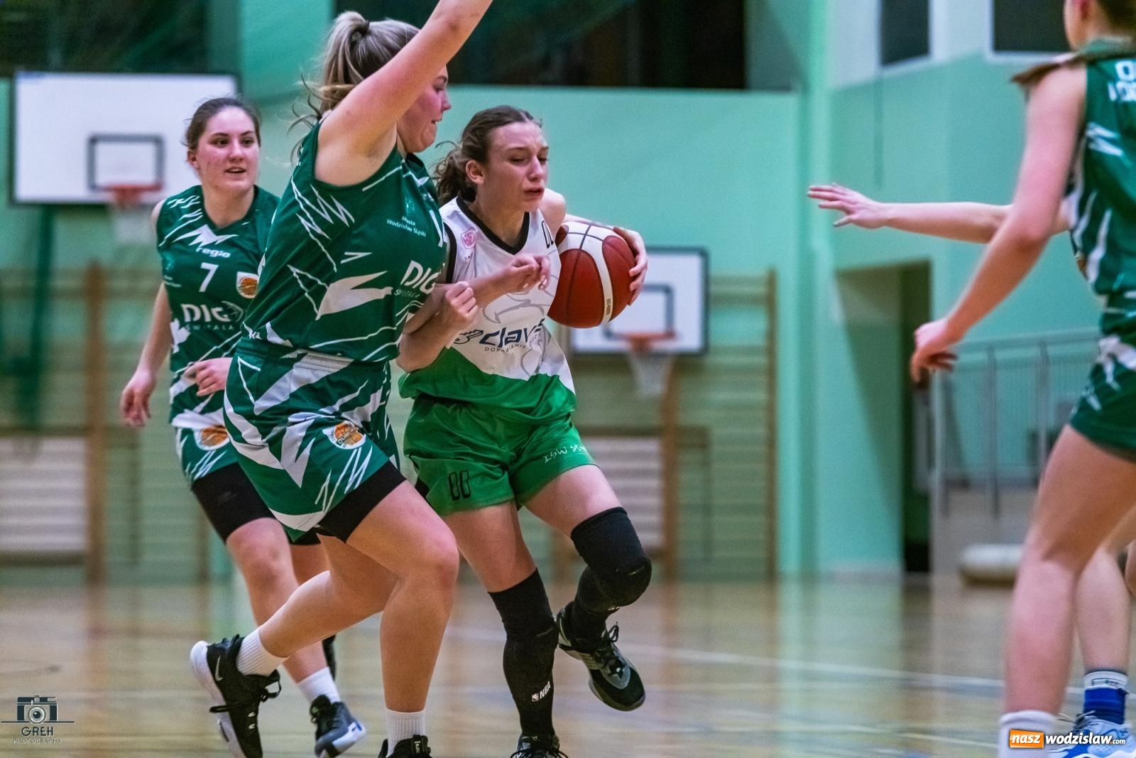 Zdjęcie w galerii na portalu naszwodzislaw.com: Koszykarskie derby regionu dla wodzisławskiej Olimpii [FOTO i WIDEO] wiadomości z regionu