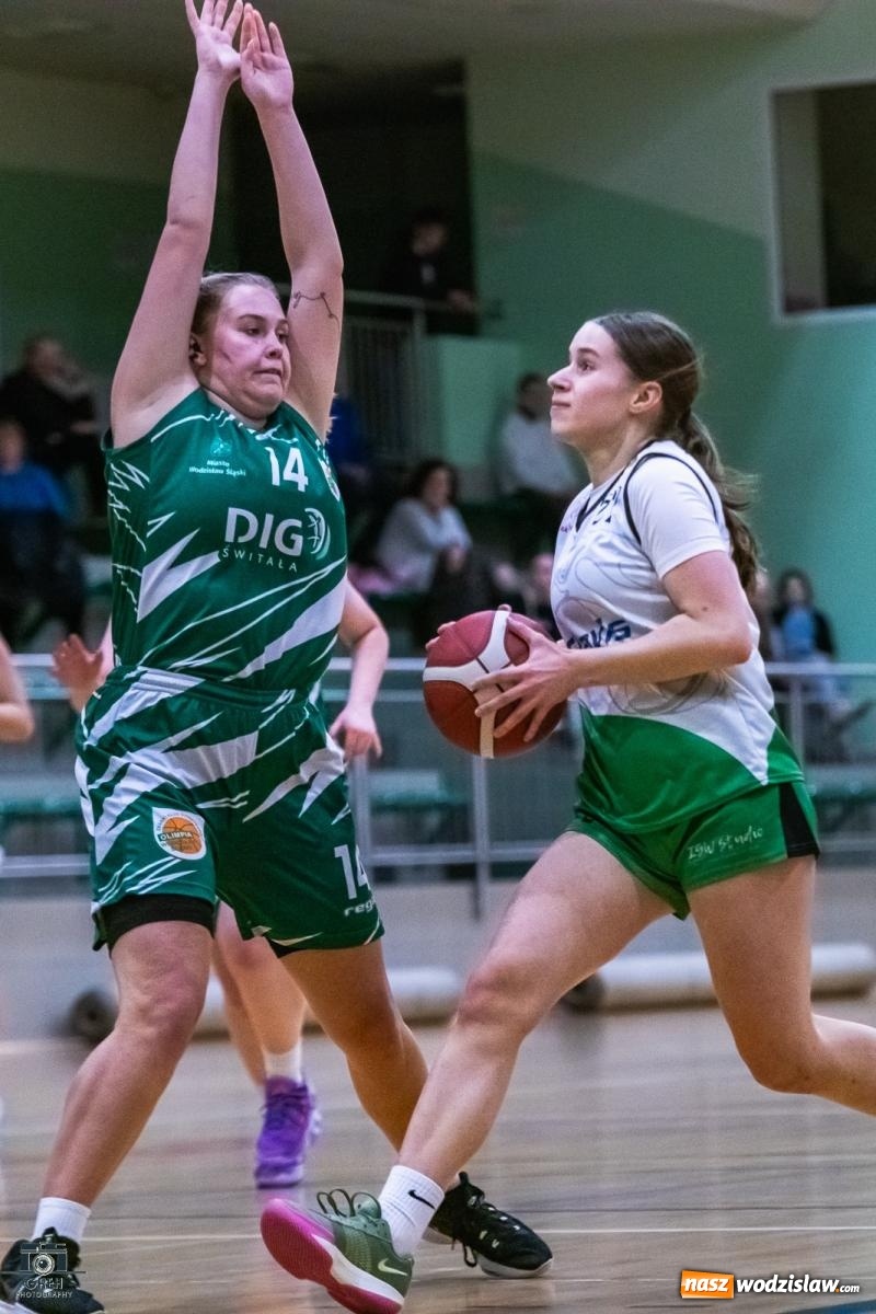 Zdjęcie w galerii na portalu naszwodzislaw.com: Koszykarskie derby regionu dla wodzisławskiej Olimpii [FOTO i WIDEO] wiadomości z regionu