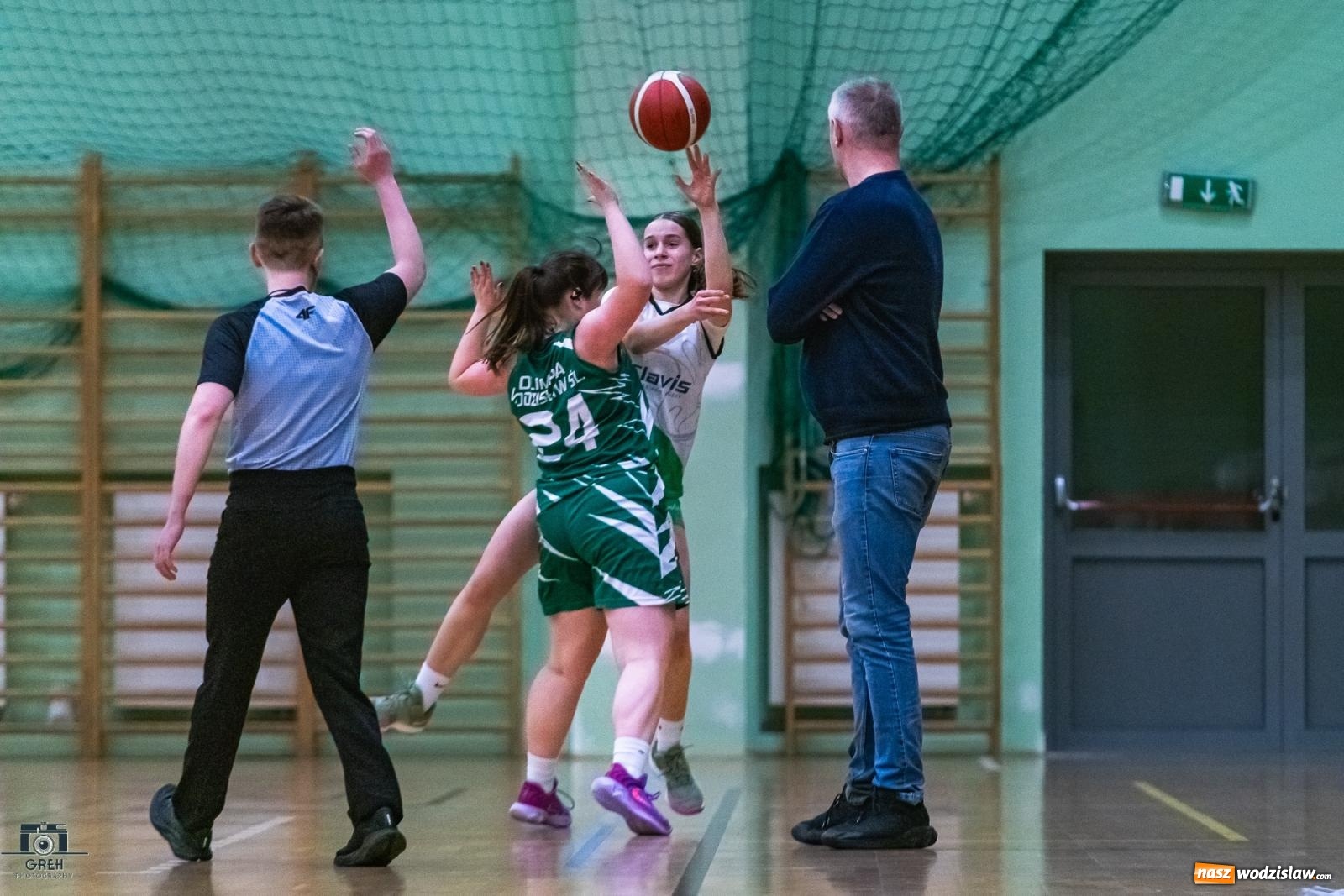 Zdjęcie w galerii na portalu naszwodzislaw.com: Koszykarskie derby regionu dla wodzisławskiej Olimpii [FOTO i WIDEO] wiadomości z regionu