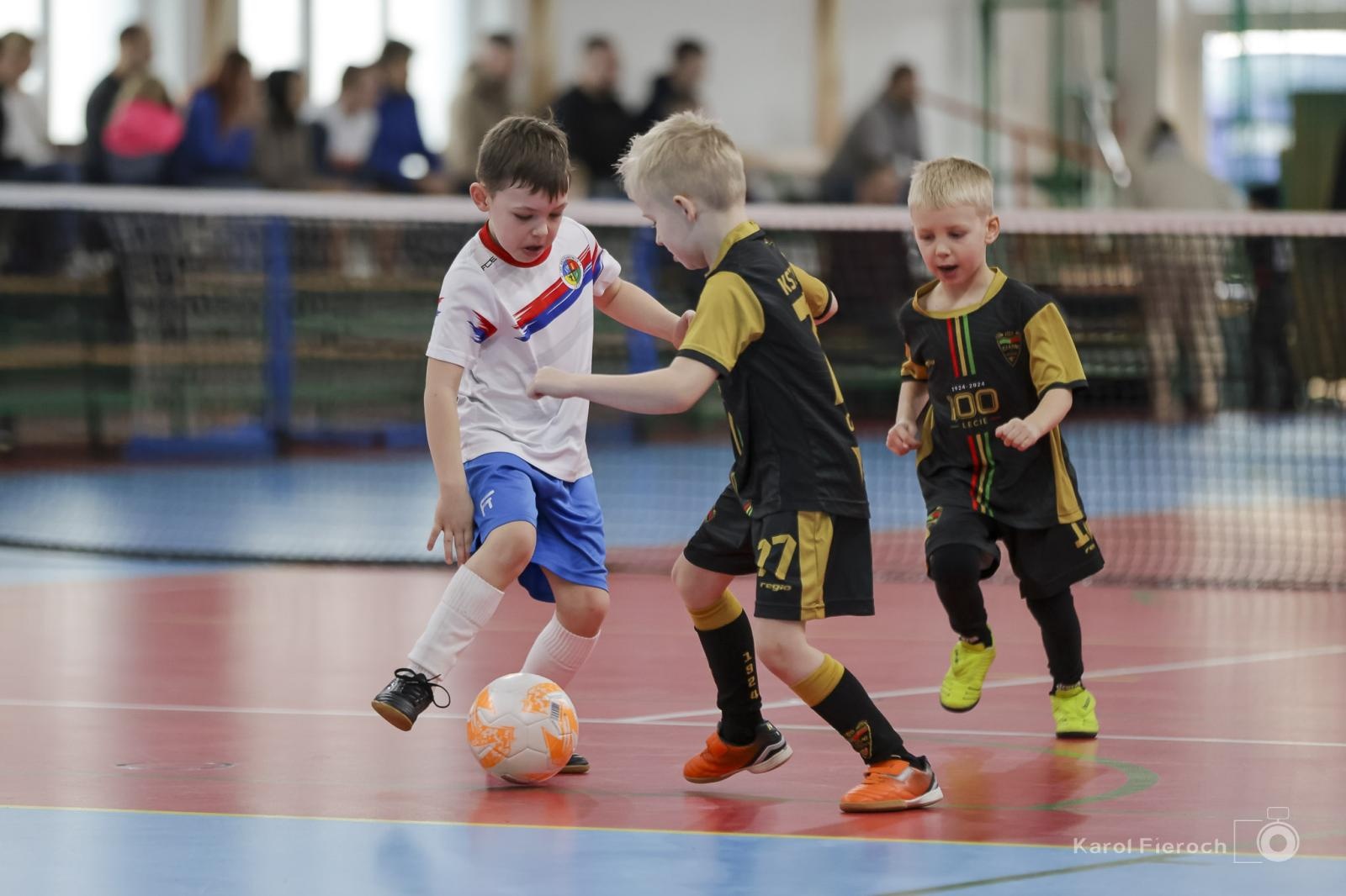 Zdjęcie w galerii na portalu naszwodzislaw.com: Zacięta rywalizacja młodych piłkarzy w Krzanowicach [FOTO] wiadomości z regionu