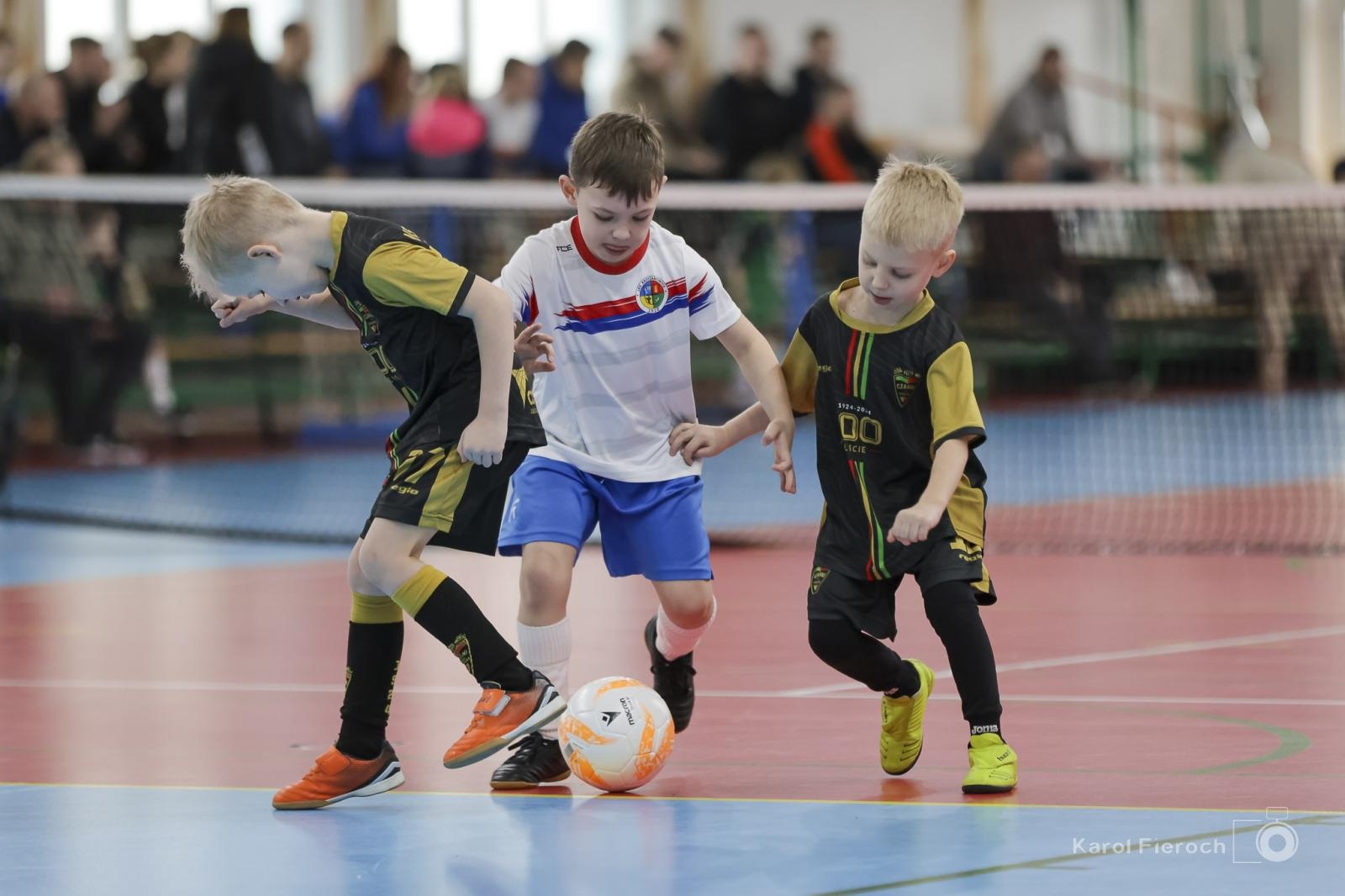 Zdjęcie w galerii na portalu naszwodzislaw.com: Zacięta rywalizacja młodych piłkarzy w Krzanowicach [FOTO] wiadomości z regionu
