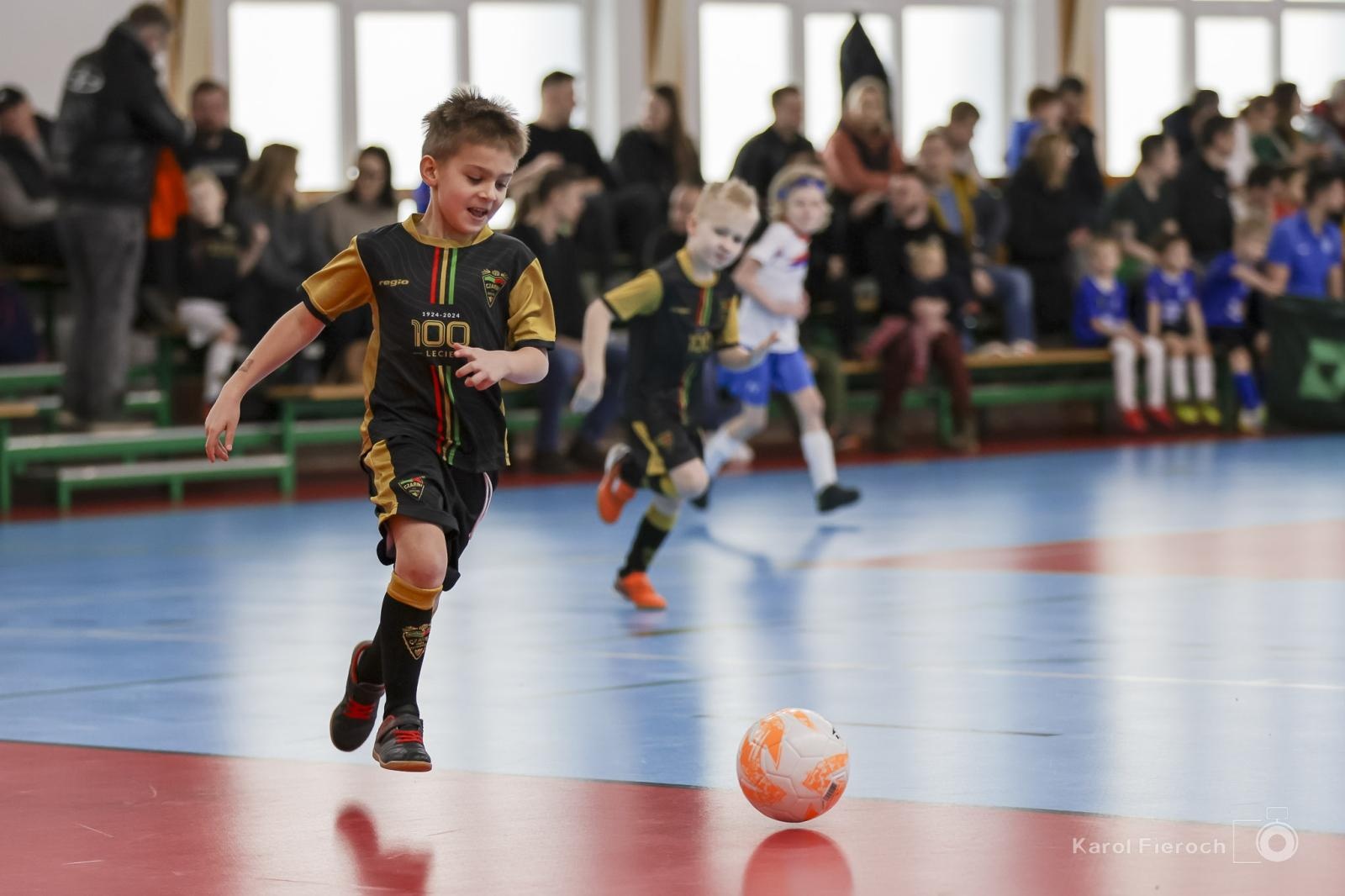 Zdjęcie w galerii na portalu naszwodzislaw.com: Zacięta rywalizacja młodych piłkarzy w Krzanowicach [FOTO] wiadomości z regionu