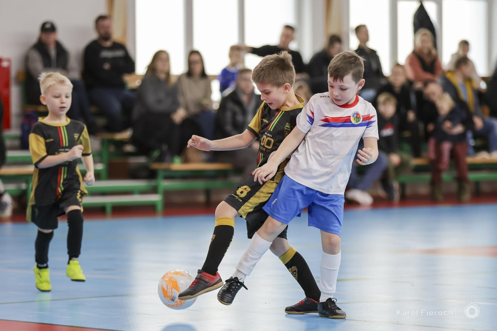 Zdjęcie w galerii na portalu naszwodzislaw.com: Zacięta rywalizacja młodych piłkarzy w Krzanowicach [FOTO] wiadomości z regionu