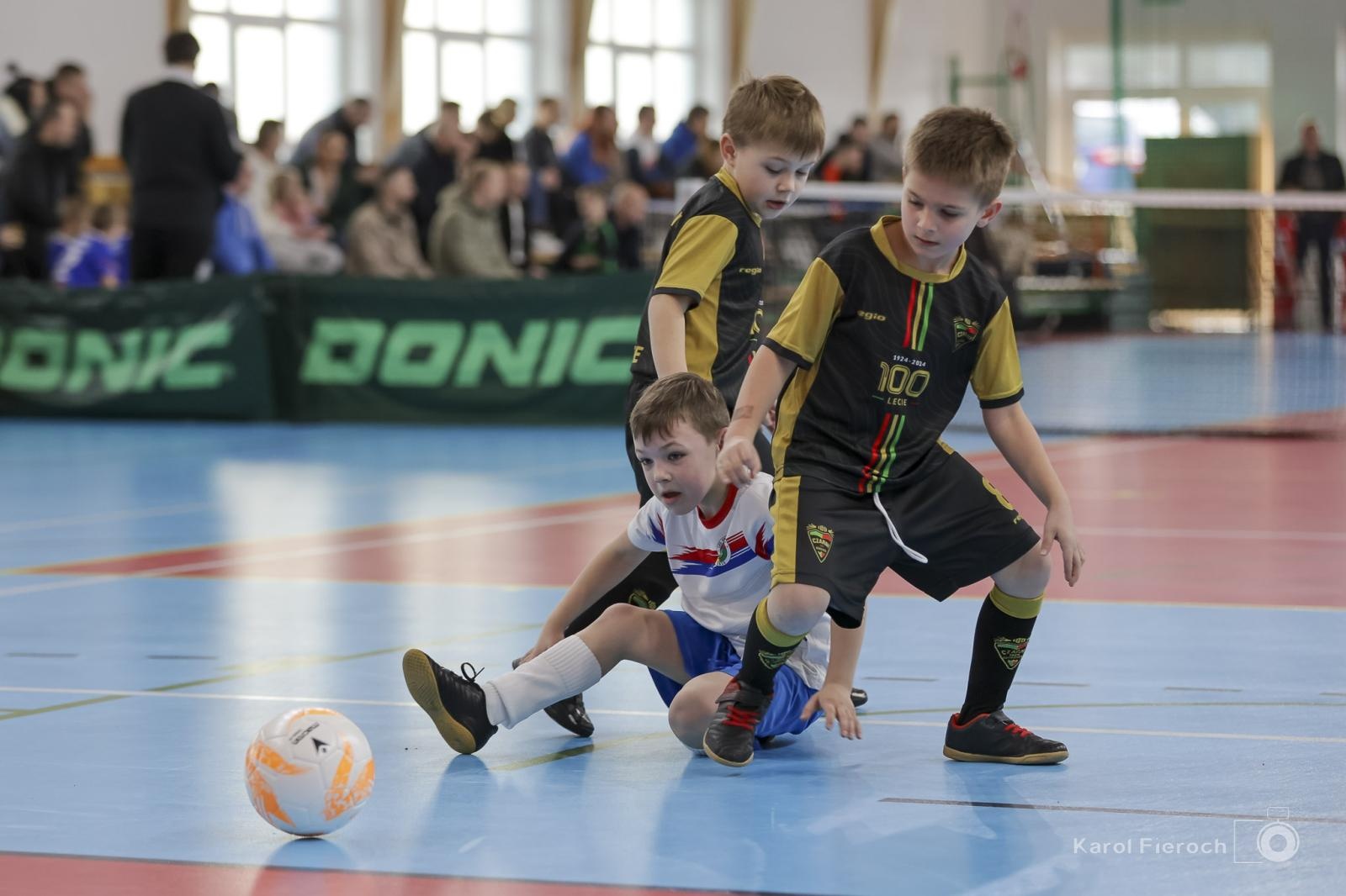 Zdjęcie w galerii na portalu naszwodzislaw.com: Zacięta rywalizacja młodych piłkarzy w Krzanowicach [FOTO] wiadomości z regionu