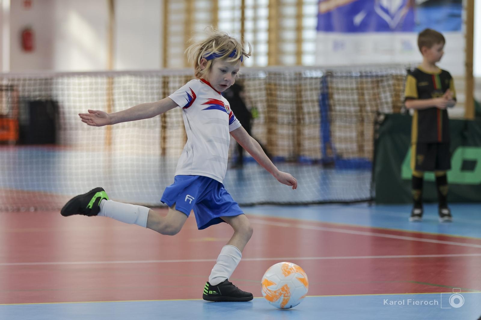 Zdjęcie w galerii na portalu naszwodzislaw.com: Zacięta rywalizacja młodych piłkarzy w Krzanowicach [FOTO] wiadomości z regionu