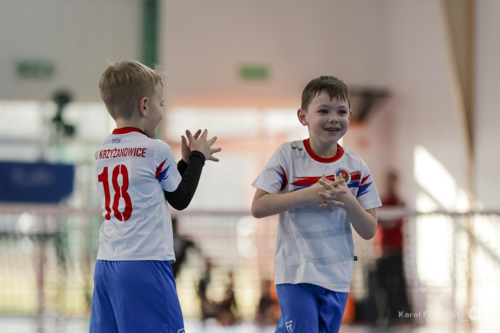 Zdjęcie w galerii na portalu naszwodzislaw.com: Zacięta rywalizacja młodych piłkarzy w Krzanowicach [FOTO] wiadomości z regionu
