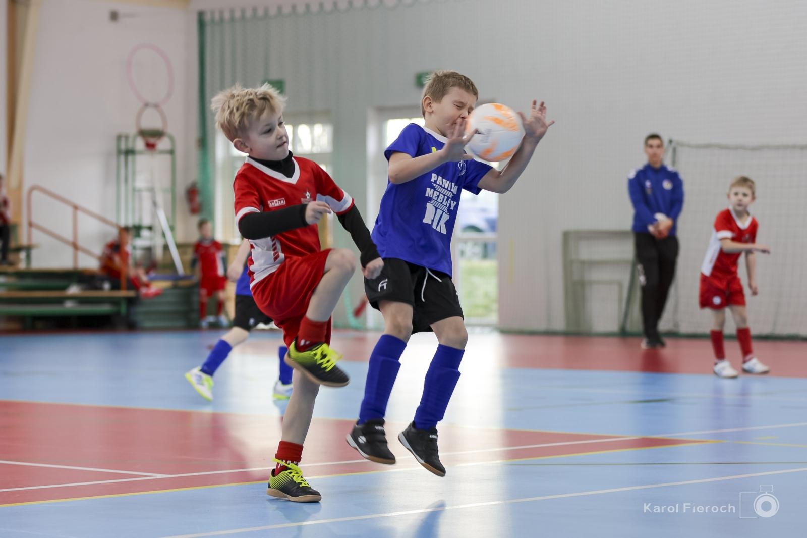 Zdjęcie w galerii na portalu naszwodzislaw.com: Zacięta rywalizacja młodych piłkarzy w Krzanowicach [FOTO] wiadomości z regionu