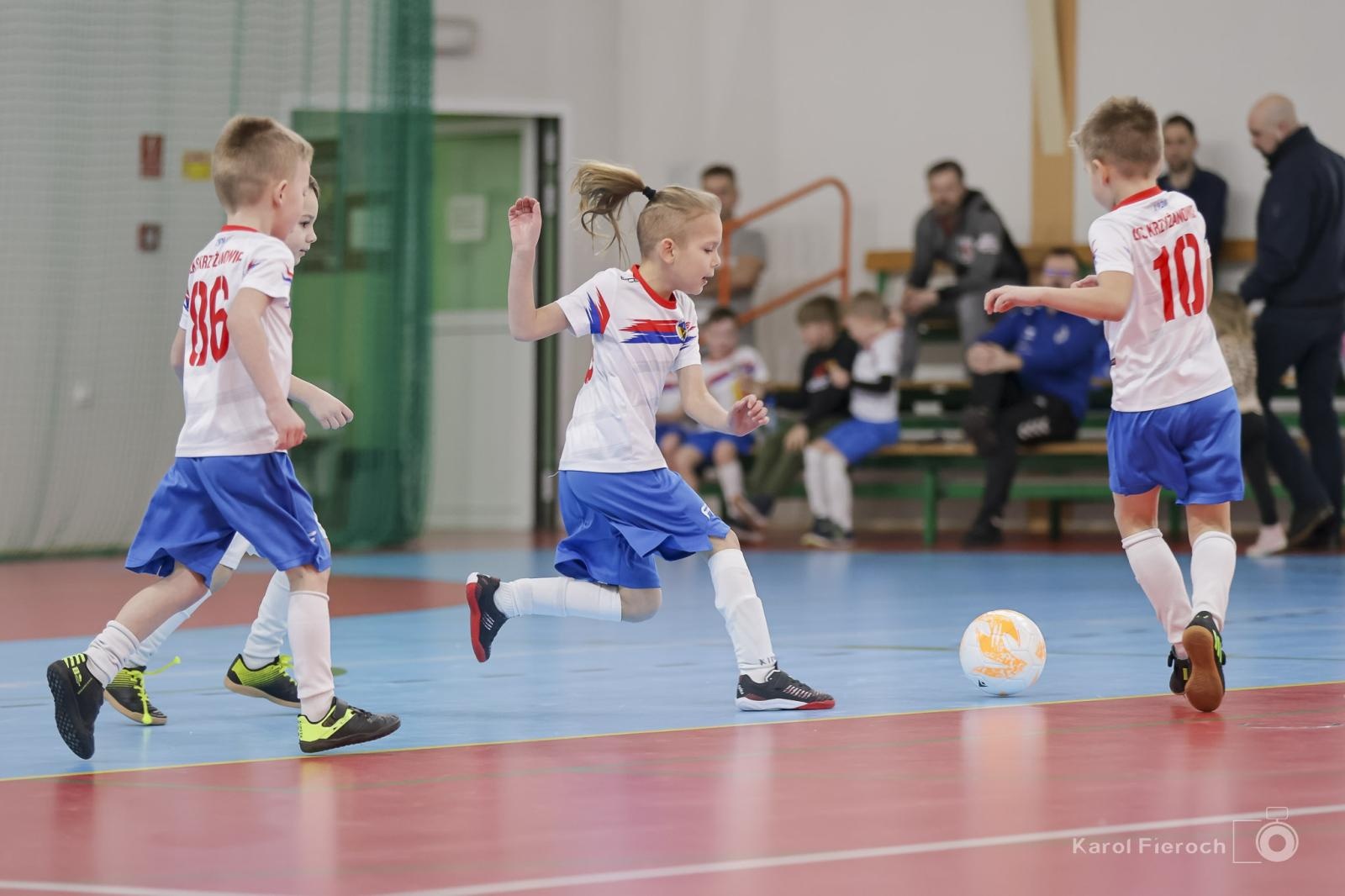 Zdjęcie w galerii na portalu naszwodzislaw.com: Zacięta rywalizacja młodych piłkarzy w Krzanowicach [FOTO] wiadomości z regionu
