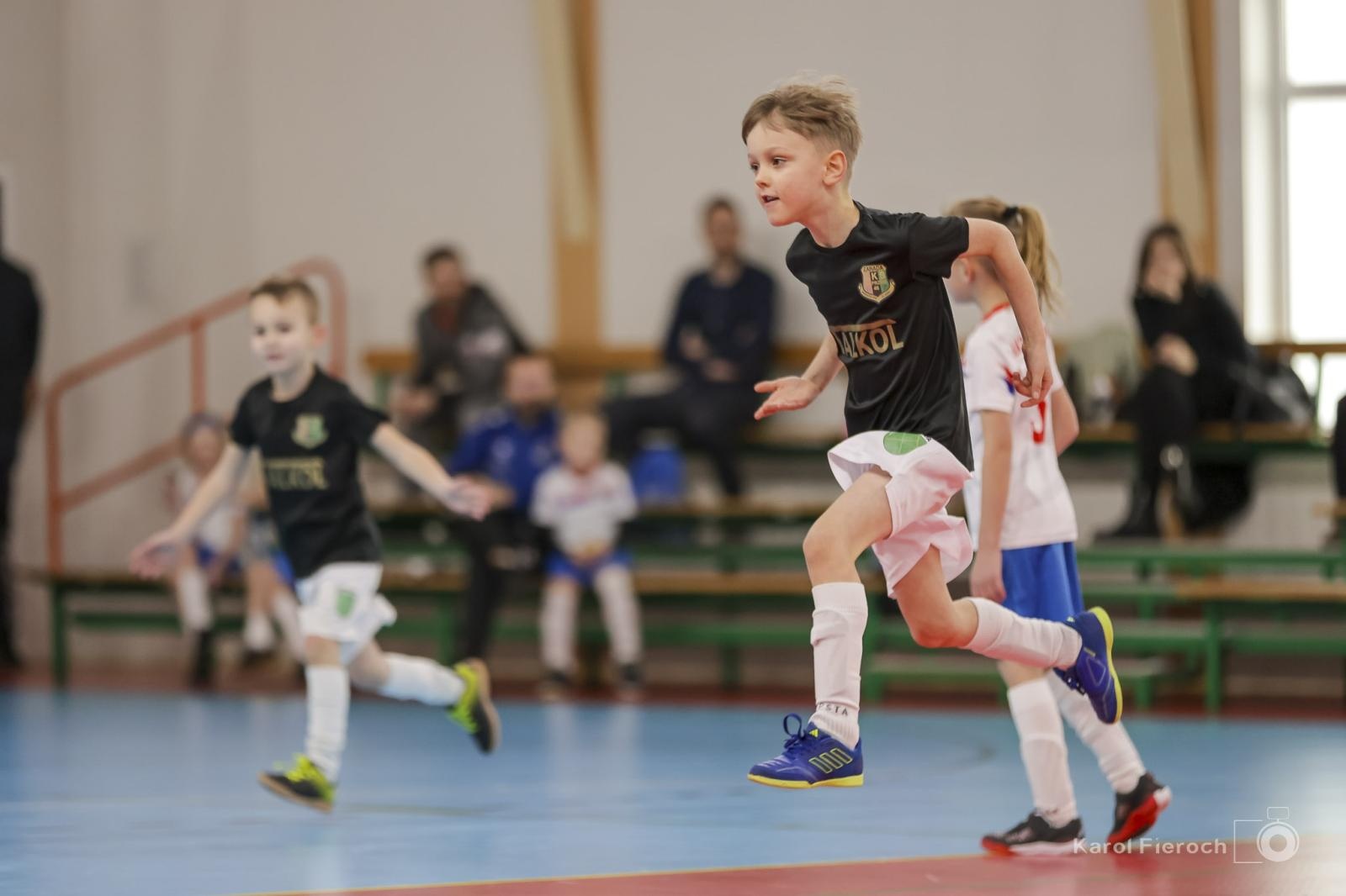 Zdjęcie w galerii na portalu naszwodzislaw.com: Zacięta rywalizacja młodych piłkarzy w Krzanowicach [FOTO] wiadomości z regionu