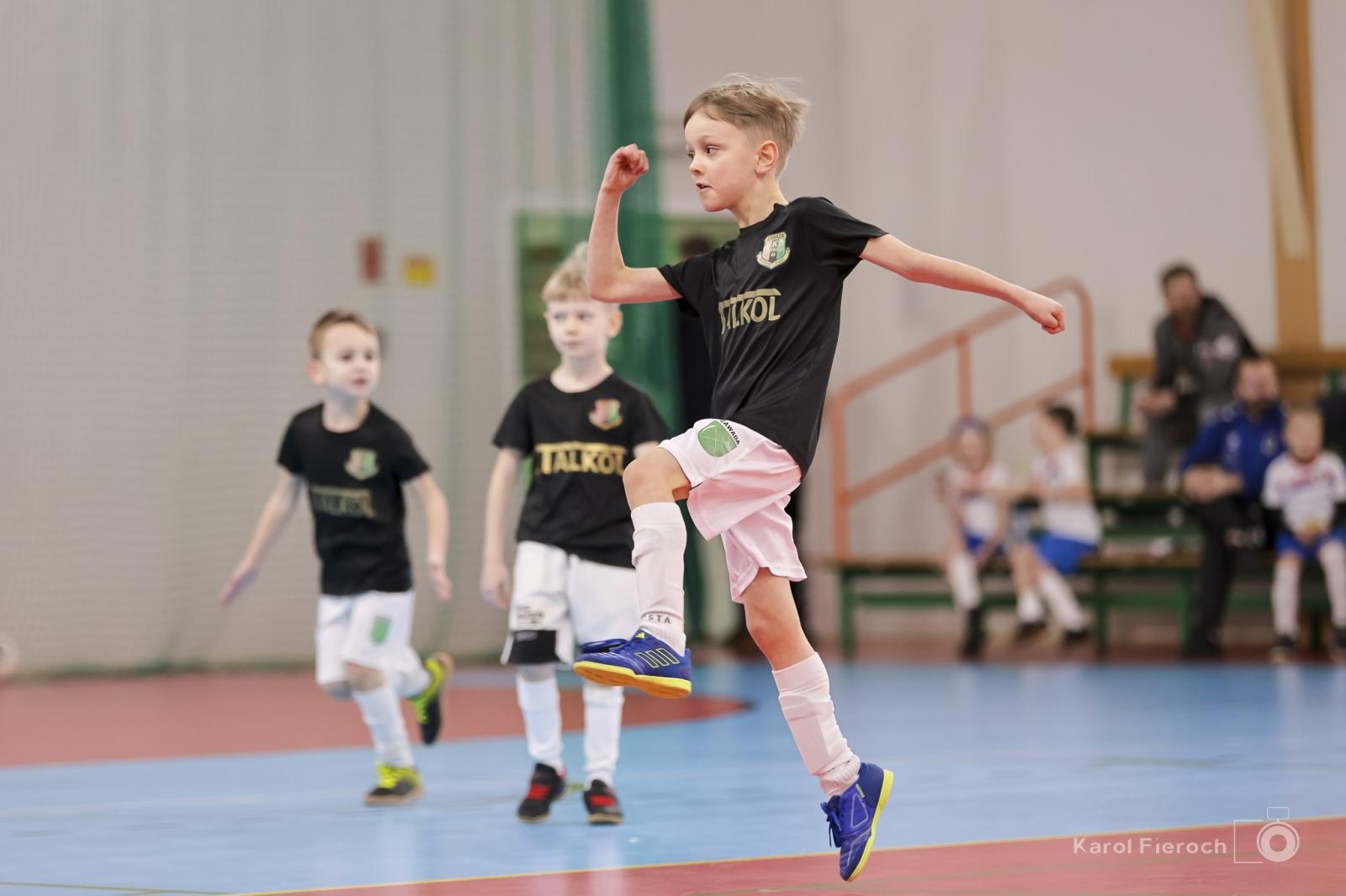 Zdjęcie w galerii na portalu naszwodzislaw.com: Zacięta rywalizacja młodych piłkarzy w Krzanowicach [FOTO] wiadomości z regionu