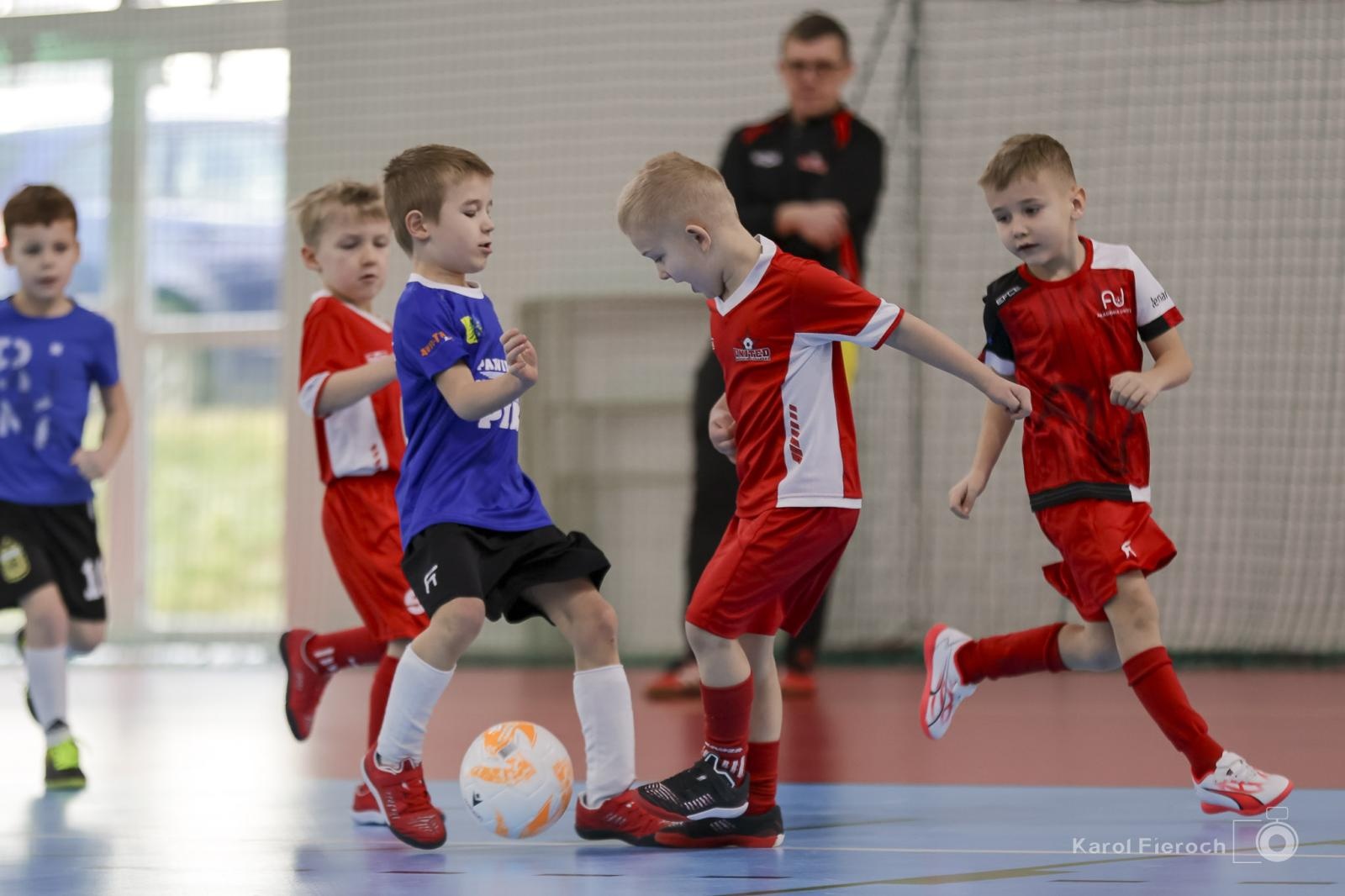 Zdjęcie w galerii na portalu naszwodzislaw.com: Zacięta rywalizacja młodych piłkarzy w Krzanowicach [FOTO] wiadomości z regionu
