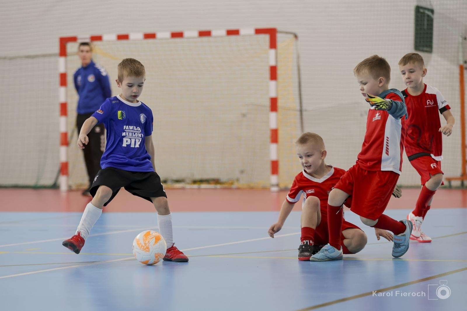 Zdjęcie w galerii na portalu naszwodzislaw.com: Zacięta rywalizacja młodych piłkarzy w Krzanowicach [FOTO] wiadomości z regionu