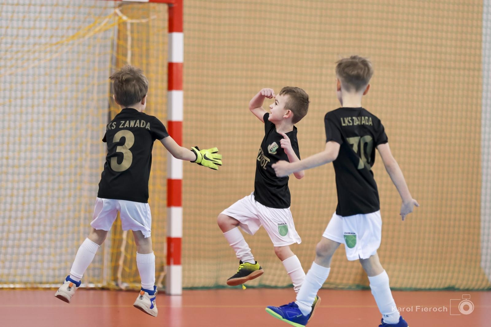 Zdjęcie w galerii na portalu naszwodzislaw.com: Zacięta rywalizacja młodych piłkarzy w Krzanowicach [FOTO] wiadomości z regionu