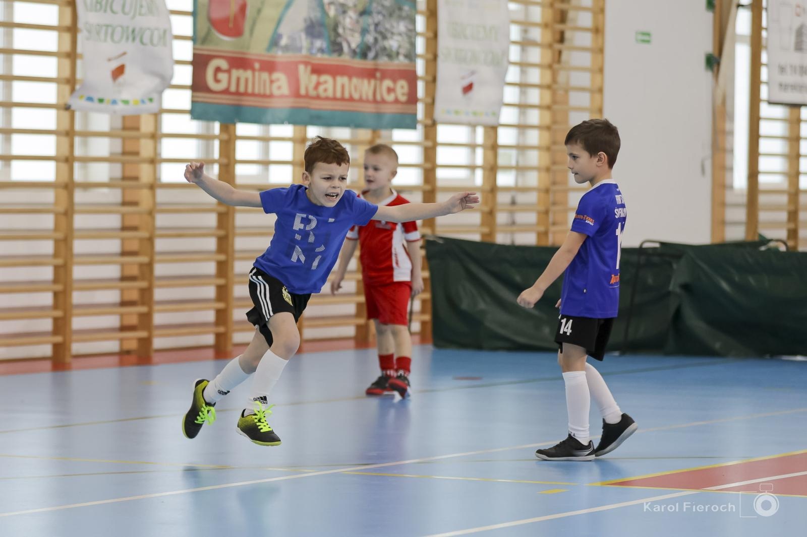 Zdjęcie w galerii na portalu naszwodzislaw.com: Zacięta rywalizacja młodych piłkarzy w Krzanowicach [FOTO] wiadomości z regionu