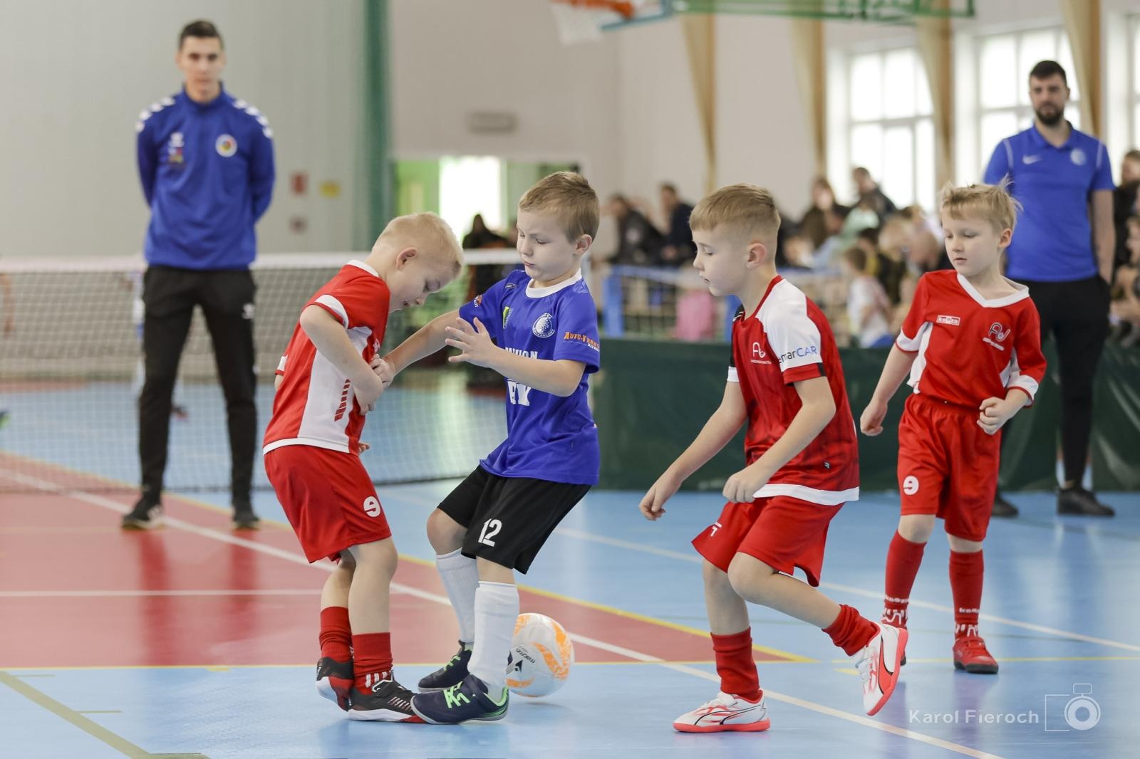 Zdjęcie w galerii na portalu naszwodzislaw.com: Zacięta rywalizacja młodych piłkarzy w Krzanowicach [FOTO] wiadomości z regionu