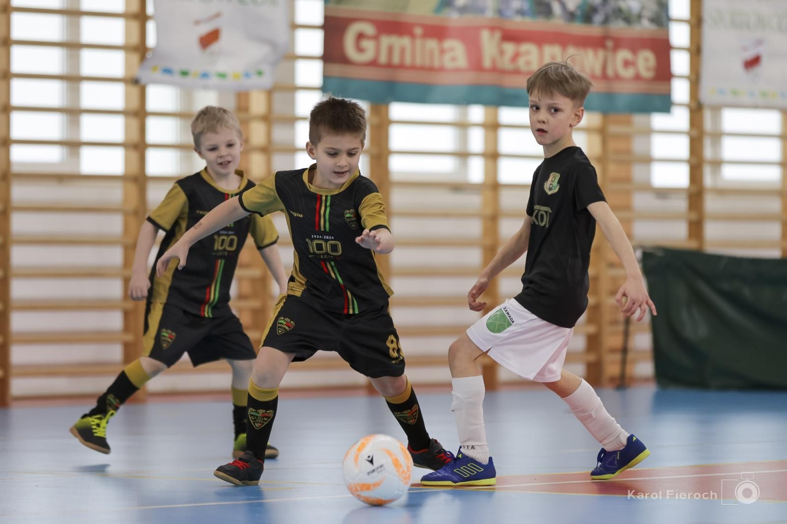 Zdjęcie w galerii na portalu naszwodzislaw.com: Zacięta rywalizacja młodych piłkarzy w Krzanowicach [FOTO] wiadomości z regionu